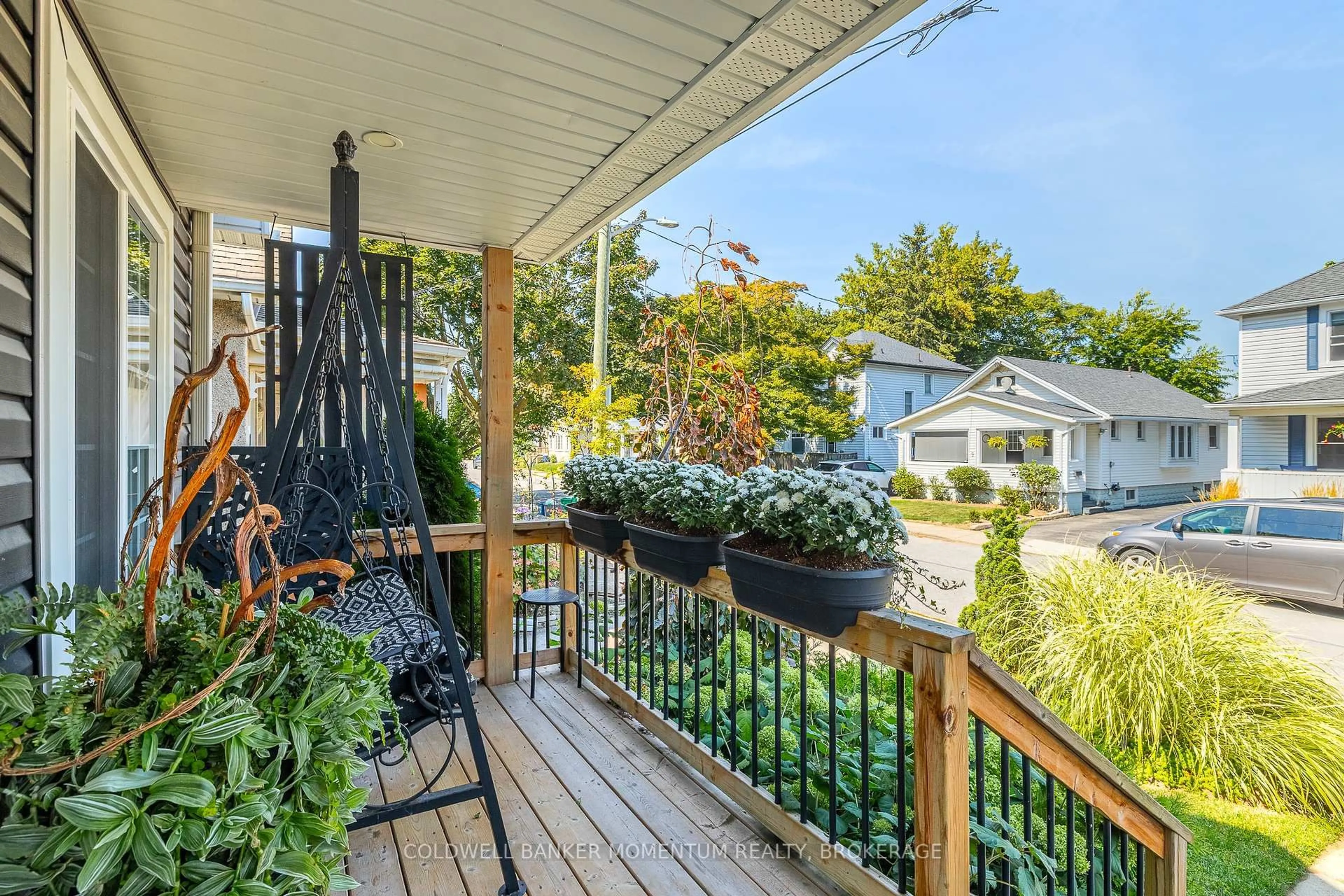 Patio, street for 14 LINWOOD St, St. Catharines Ontario L2R 1H3