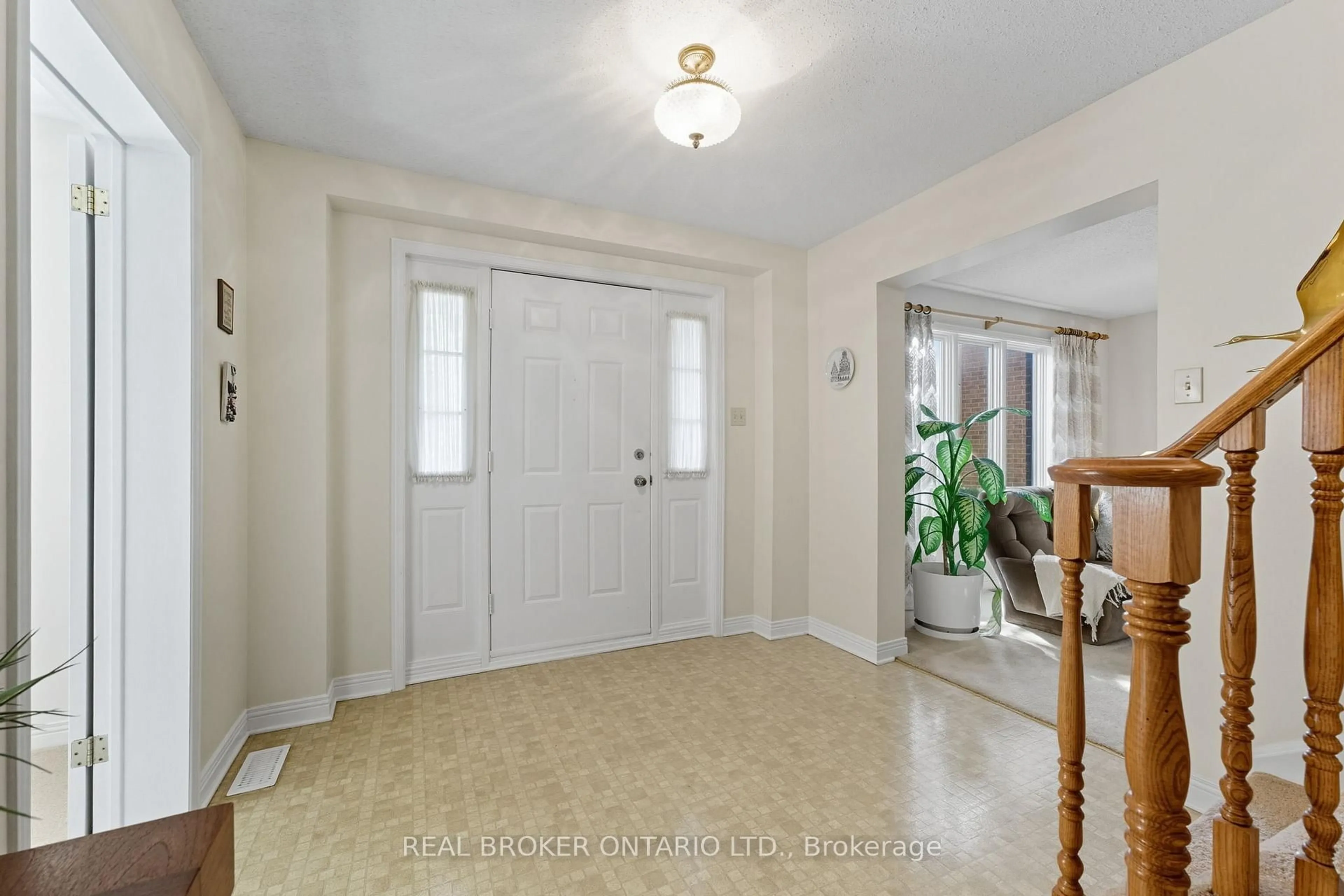 Indoor entryway for 3 Red Oaks Tr, Stittsville Ontario K2S 1E2