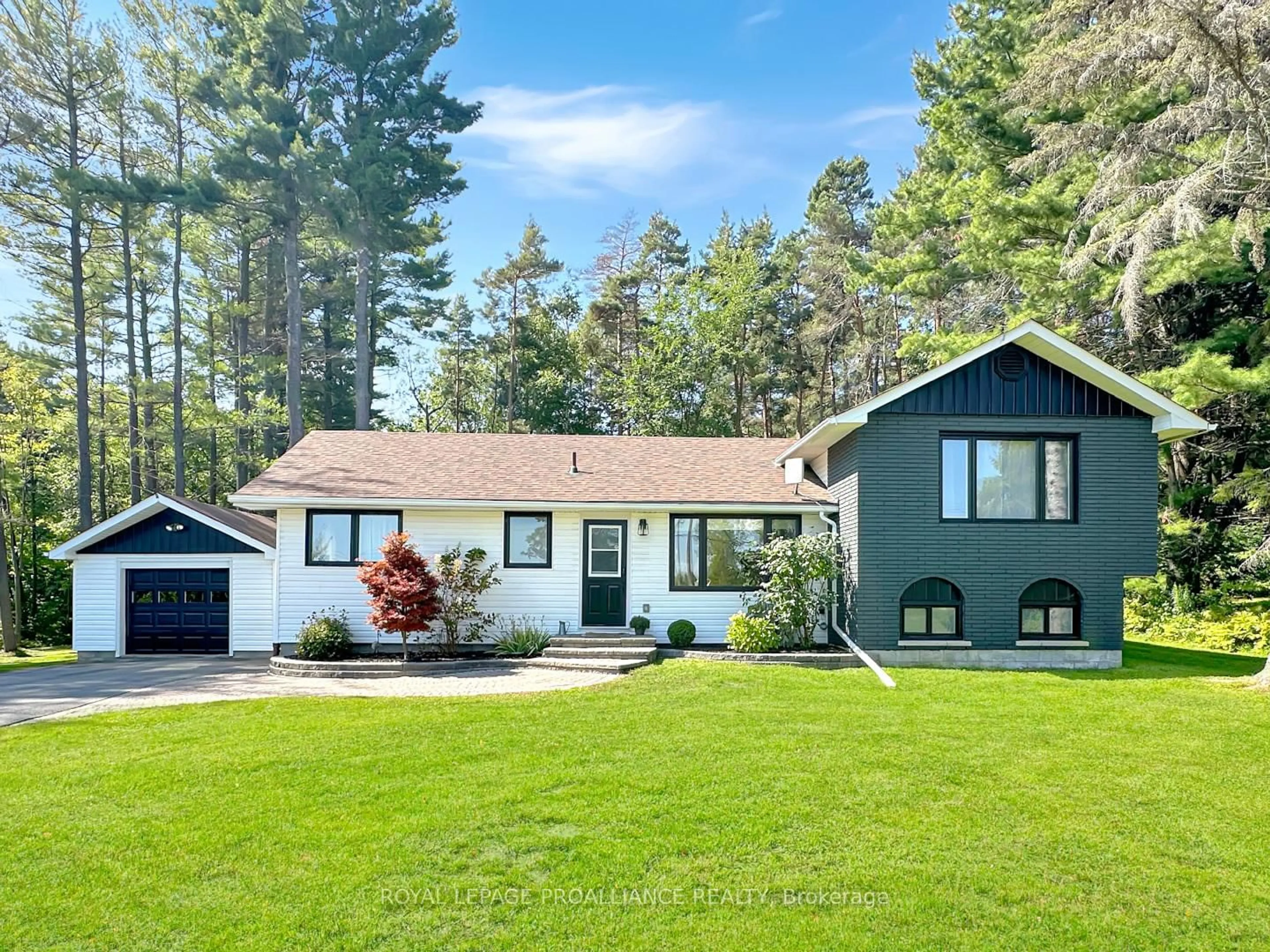 Home with vinyl exterior material, unknown for 4 Lorne St, Ingleside Ontario K8V 5P4