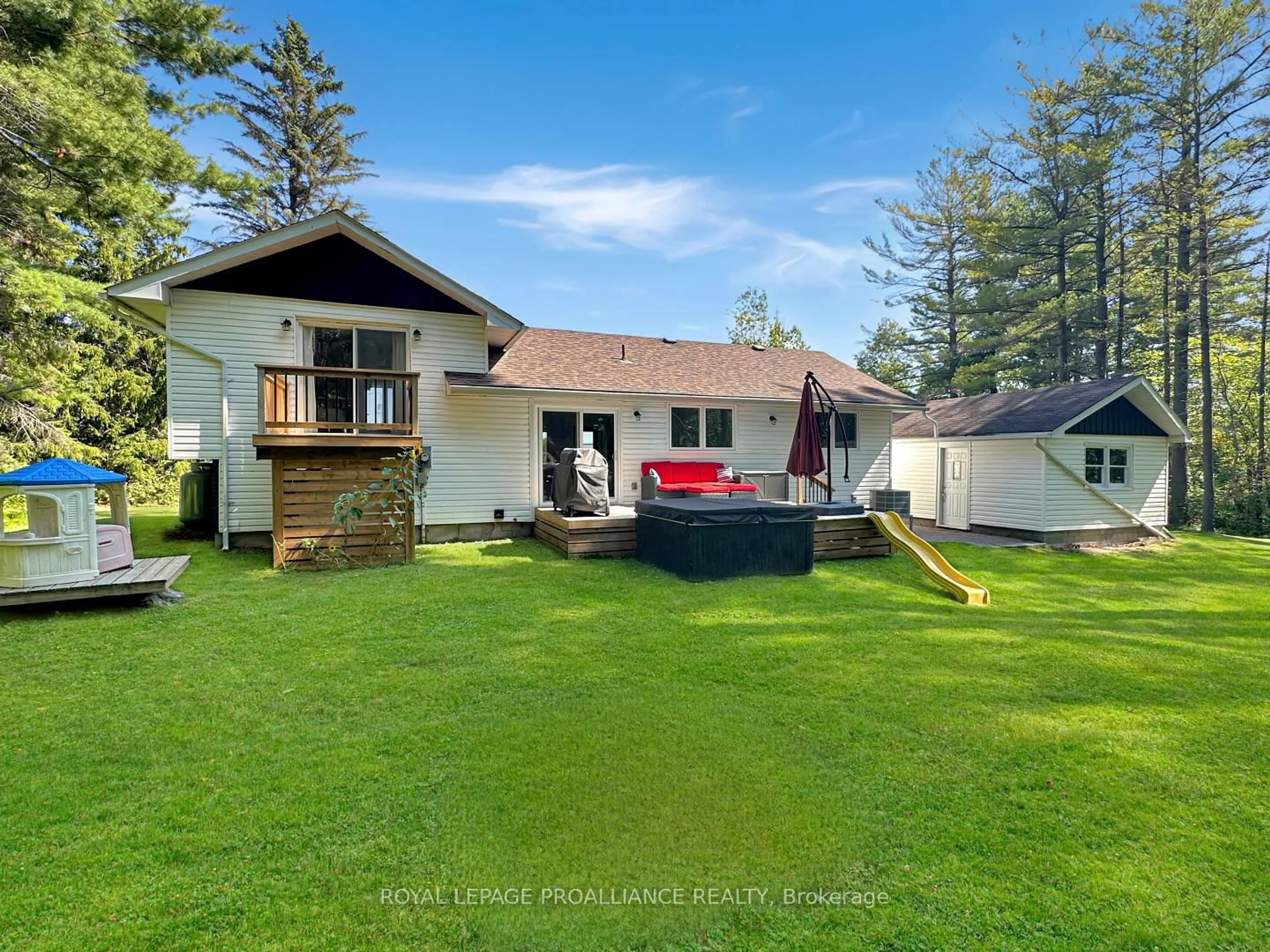 A pic from outside/outdoor area/front of a property/back of a property/a pic from drone, unknown for 4 Lorne St, Ingleside Ontario K8V 5P4
