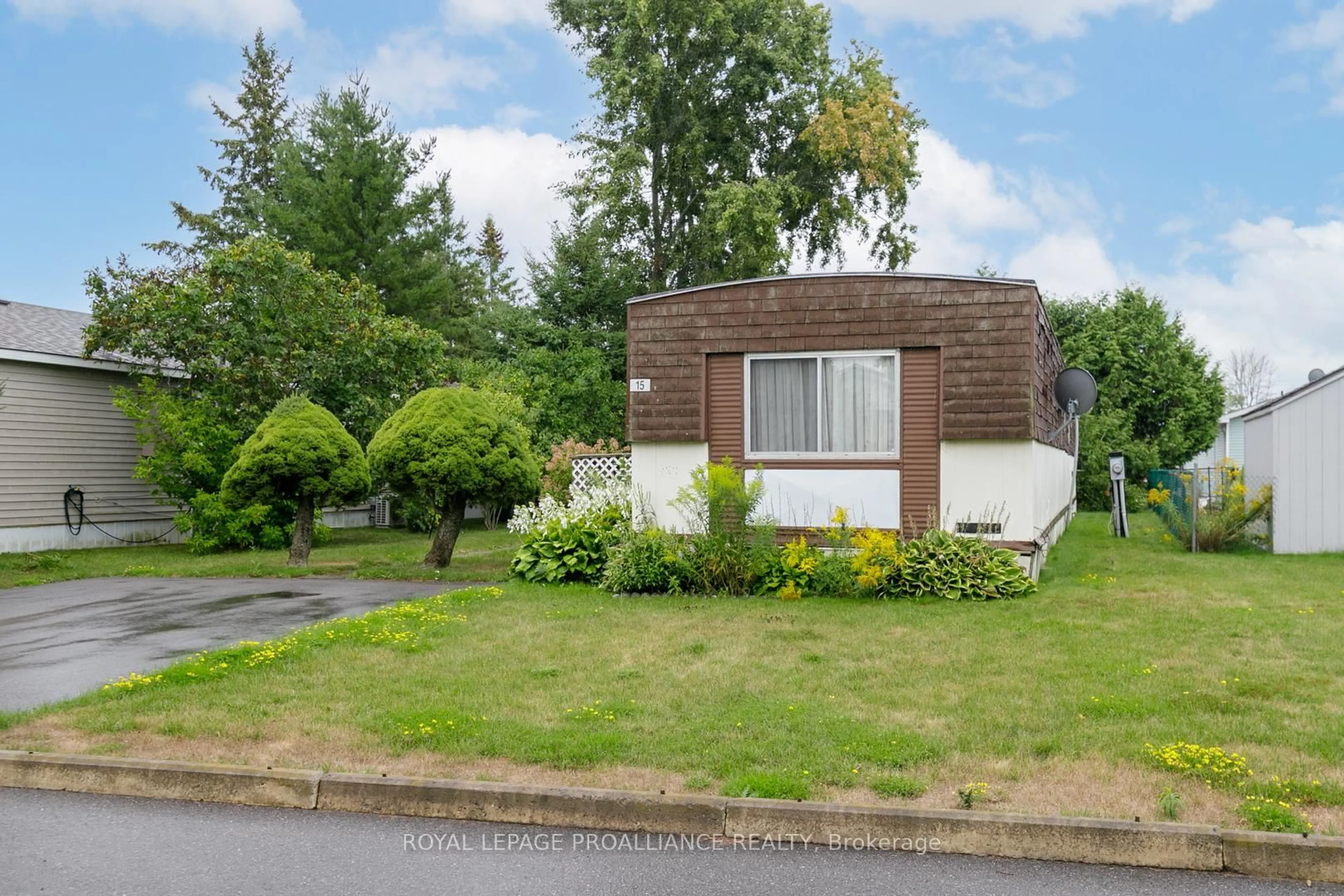 A pic from outside/outdoor area/front of a property/back of a property/a pic from drone, street for 15 Thrush Lane, Quinte West Ontario K8N 4Z3