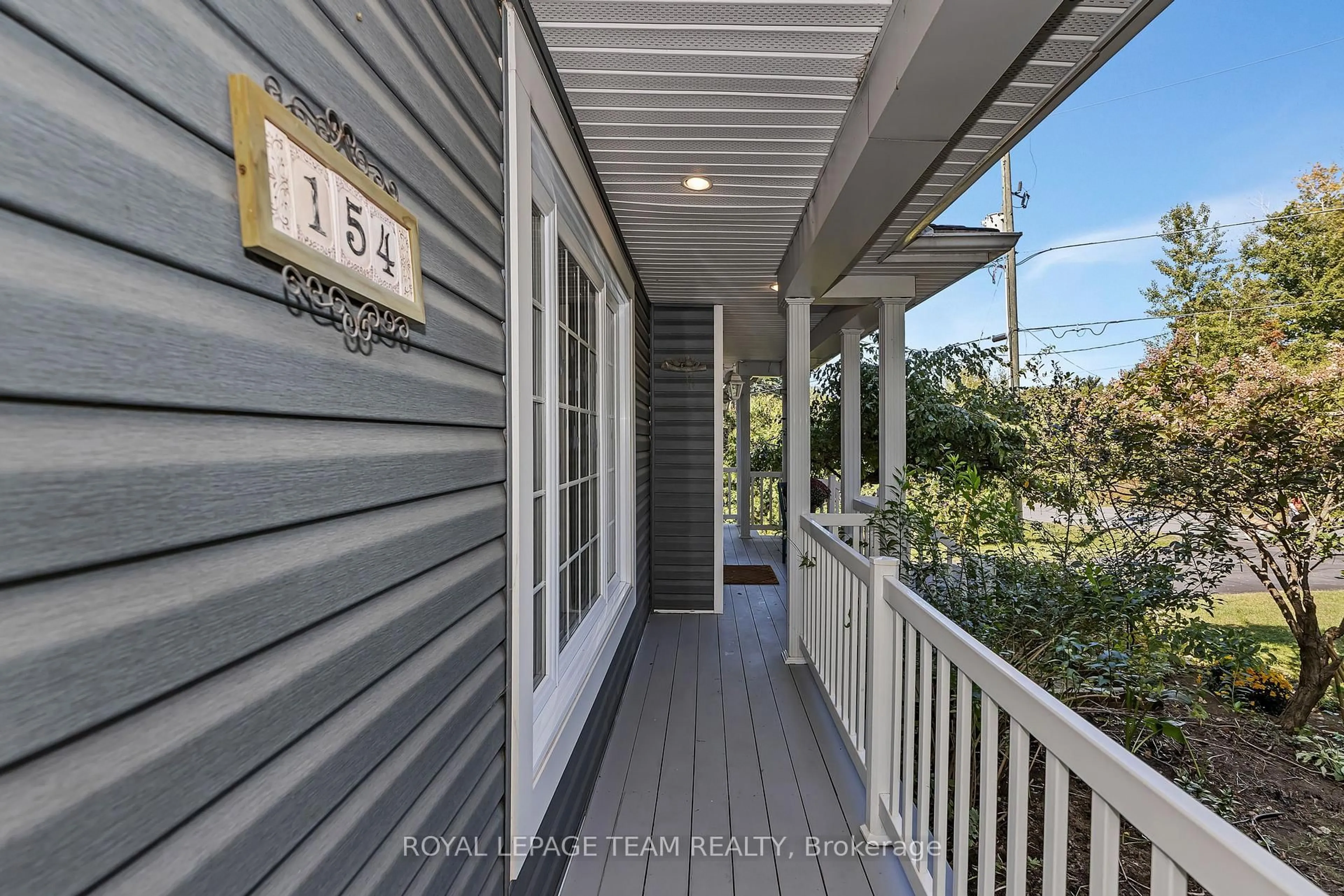 Patio, street for 154 Cardinal Cres, Clarence-Rockland Ontario K4K 1K9