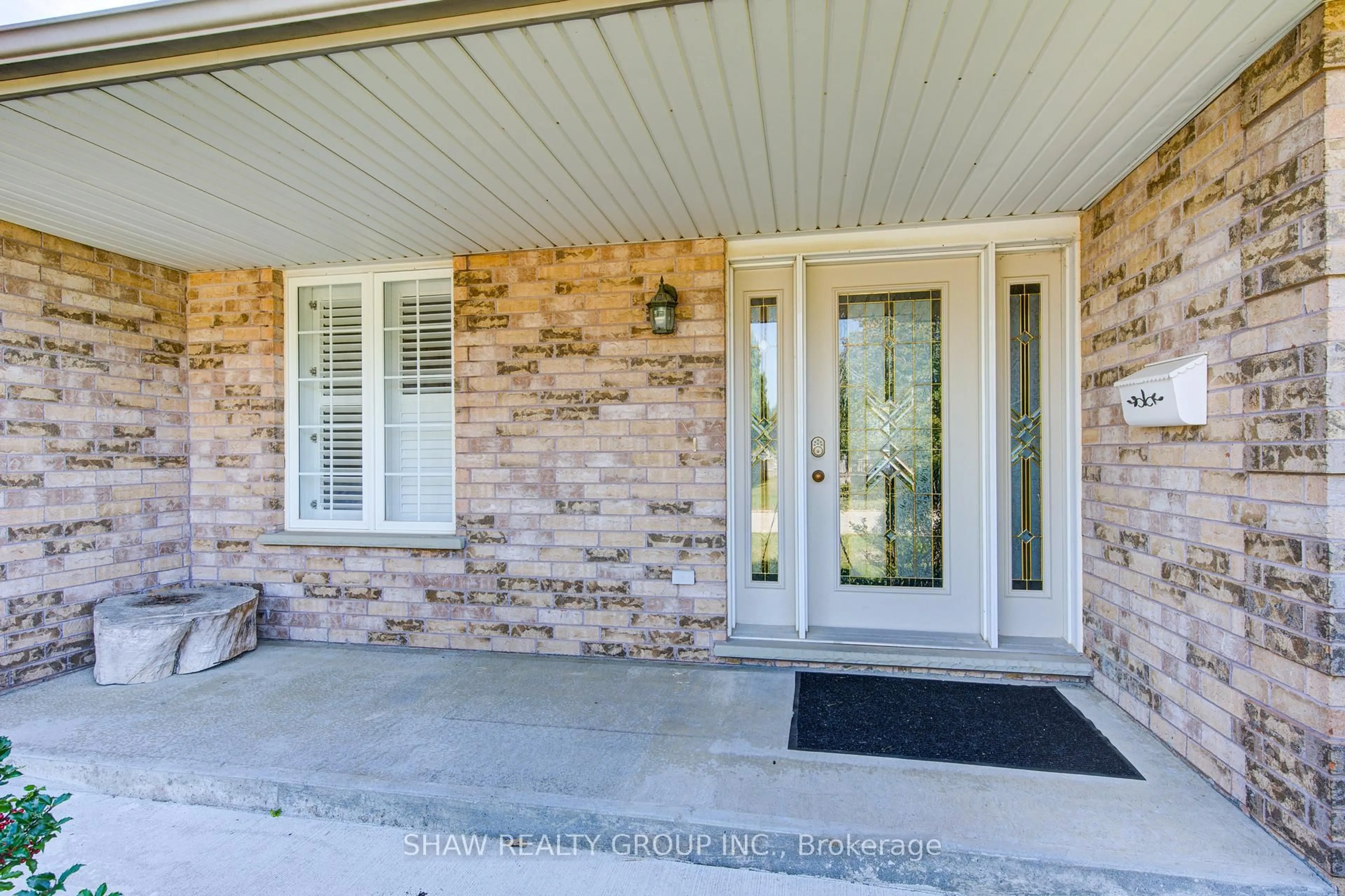 Indoor entryway for 93 Kara Lane, Tillsonburg Ontario N4G 5M2
