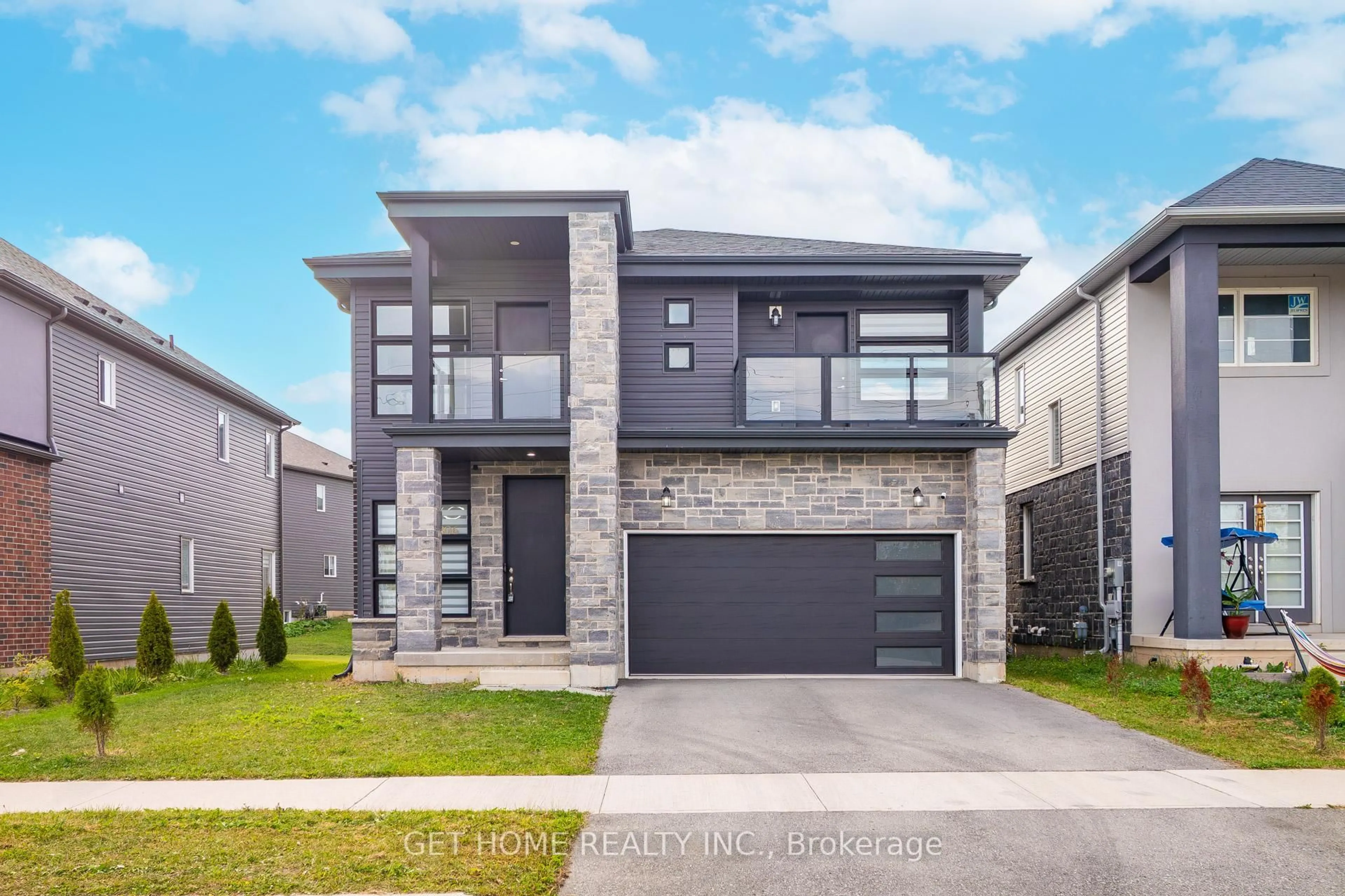 Home with brick exterior material, street for 306 Bradley Ave, Welland Ontario L3B 0H6