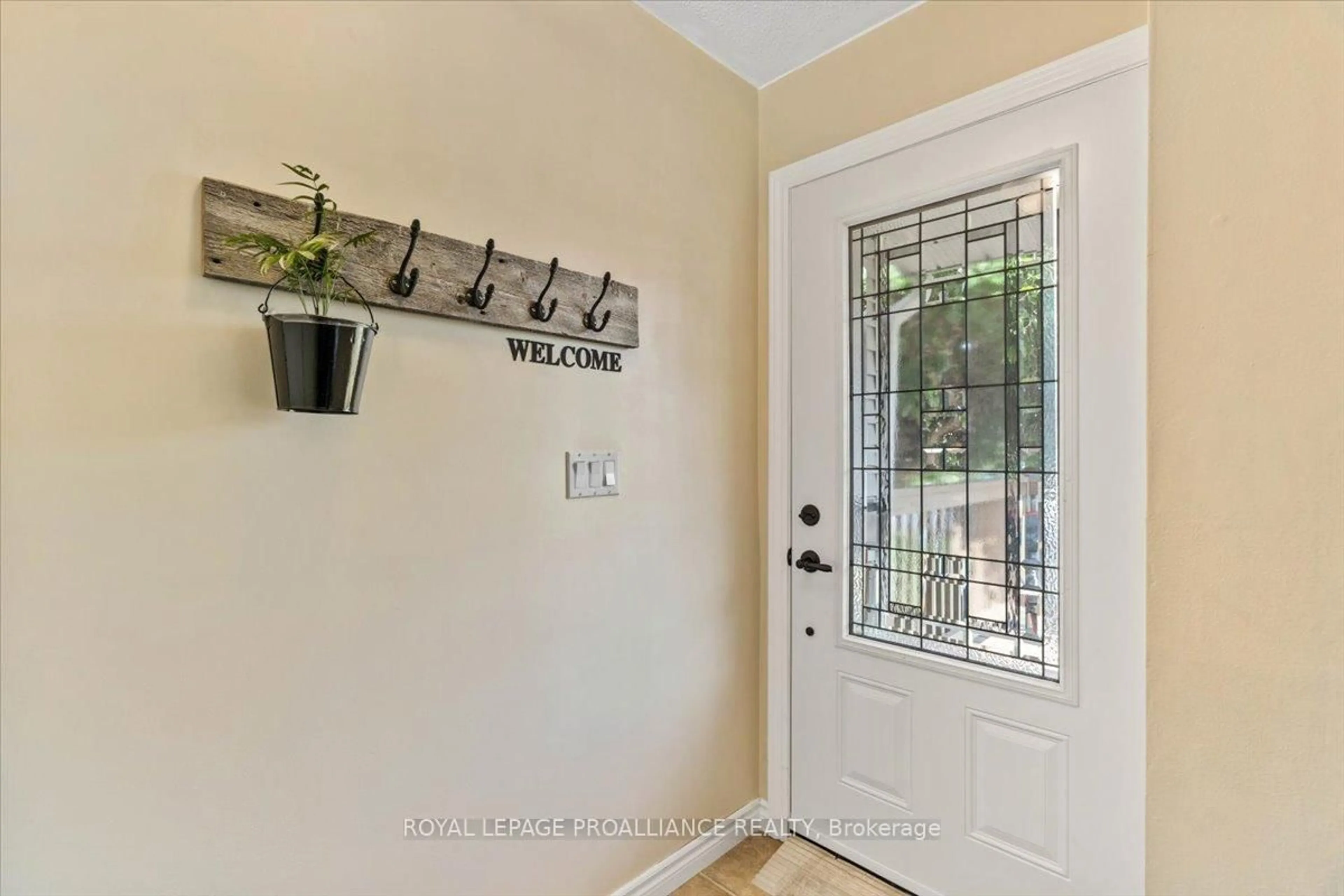Indoor entryway for 16 Centre Crt, Hastings Ontario K0K 2C0