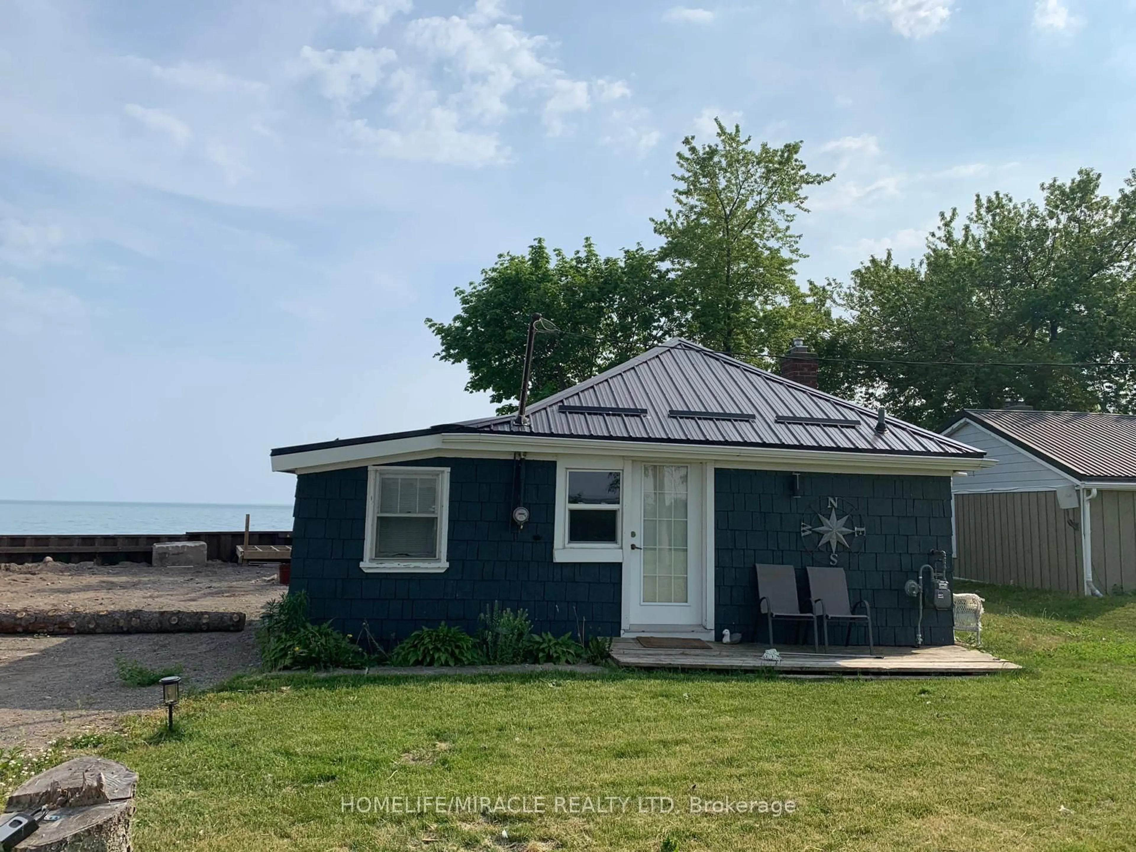 Shed for 18222 Erie Shore Dr, Chatham-Kent Ontario N0P 1A0