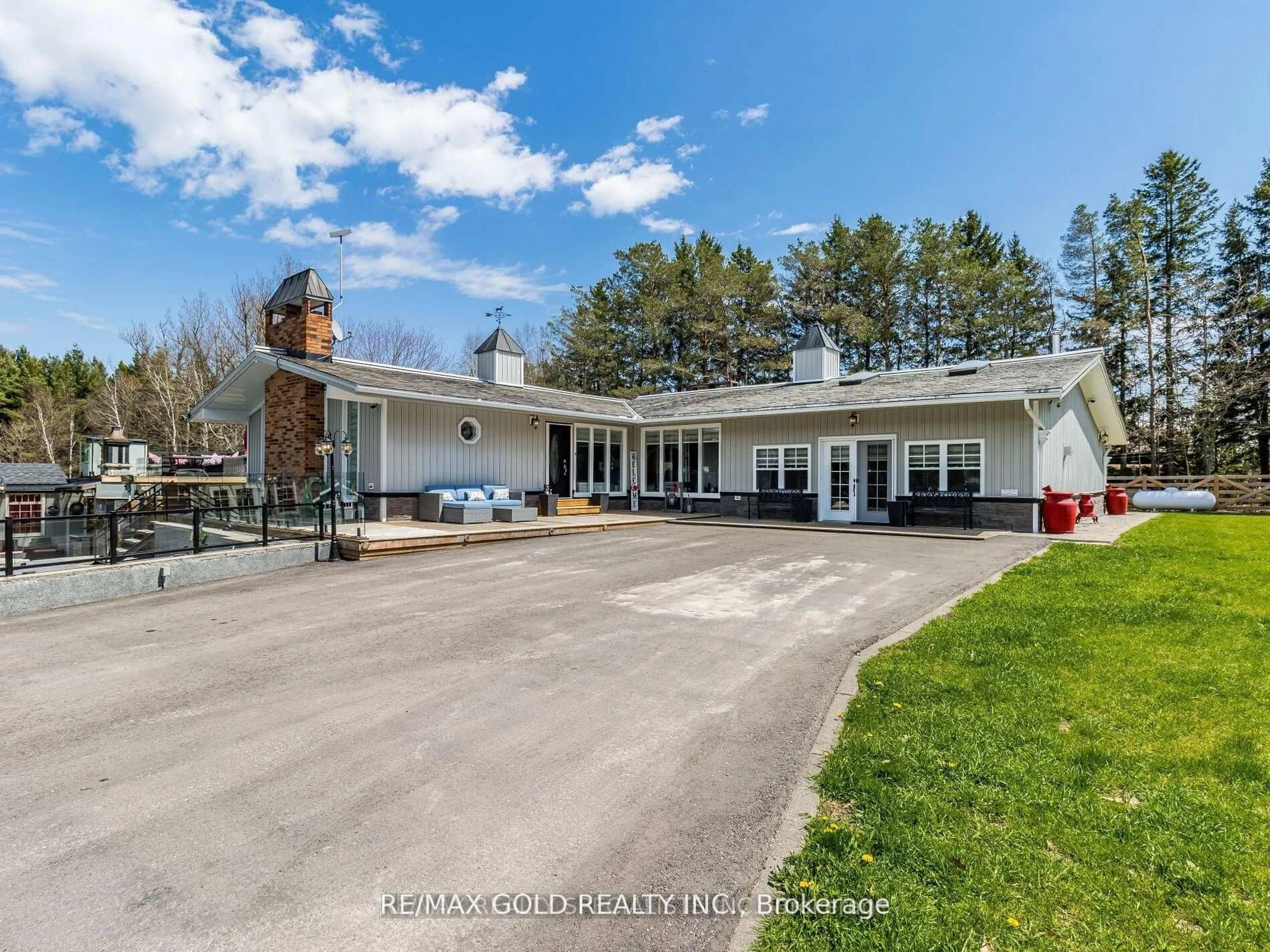 A pic from outside/outdoor area/front of a property/back of a property/a pic from drone, street for 5947 Fourth Line, Erin Ontario N0B 1Z0