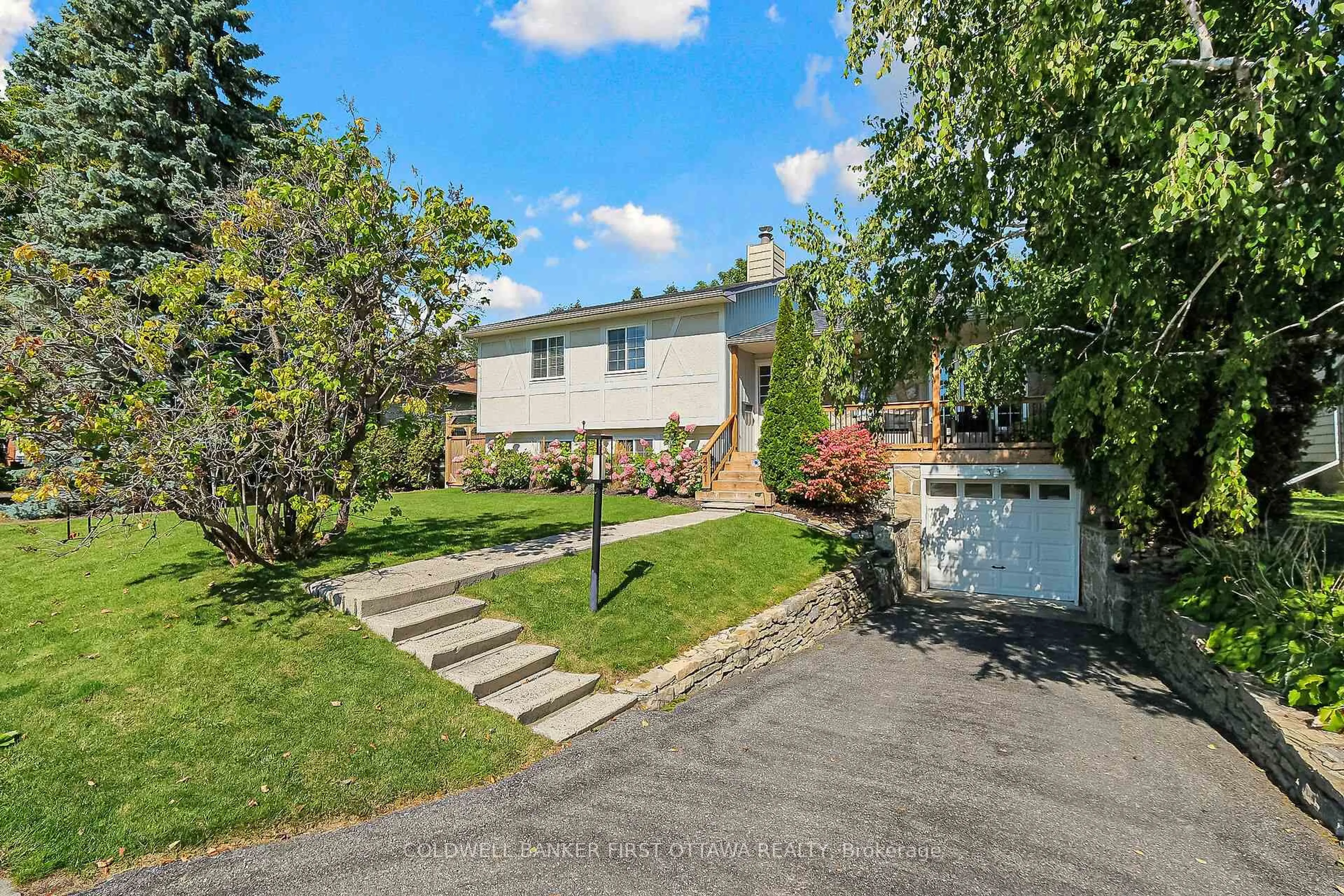 A pic from outside/outdoor area/front of a property/back of a property/a pic from drone, street for 421 Ferrill Cres, Carleton Place Ontario K7C 3V4
