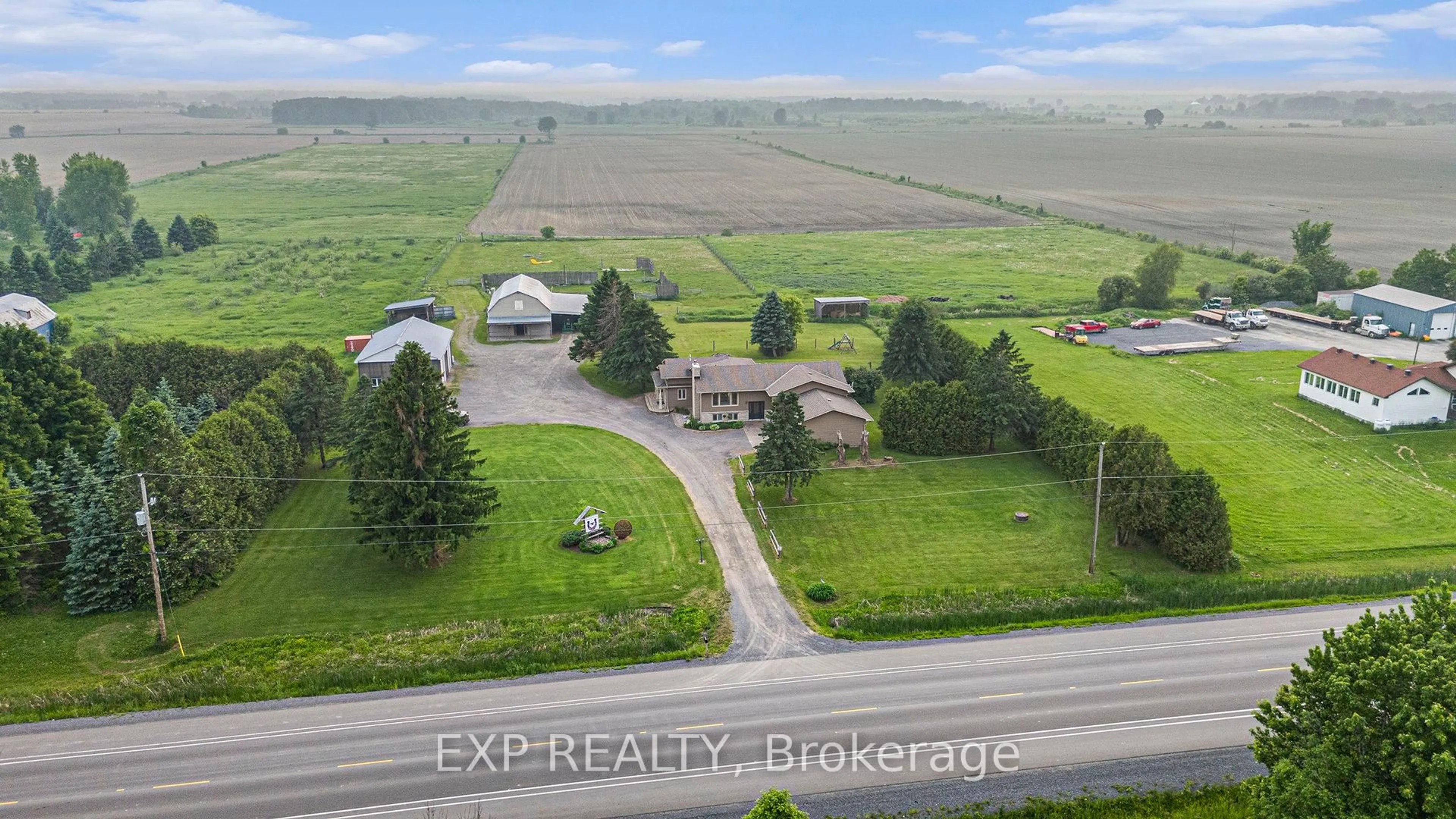 A pic from outside/outdoor area/front of a property/back of a property/a pic from drone, unknown for 4806 Frank Kenny Rd, Vars Ontario K0A 3H0