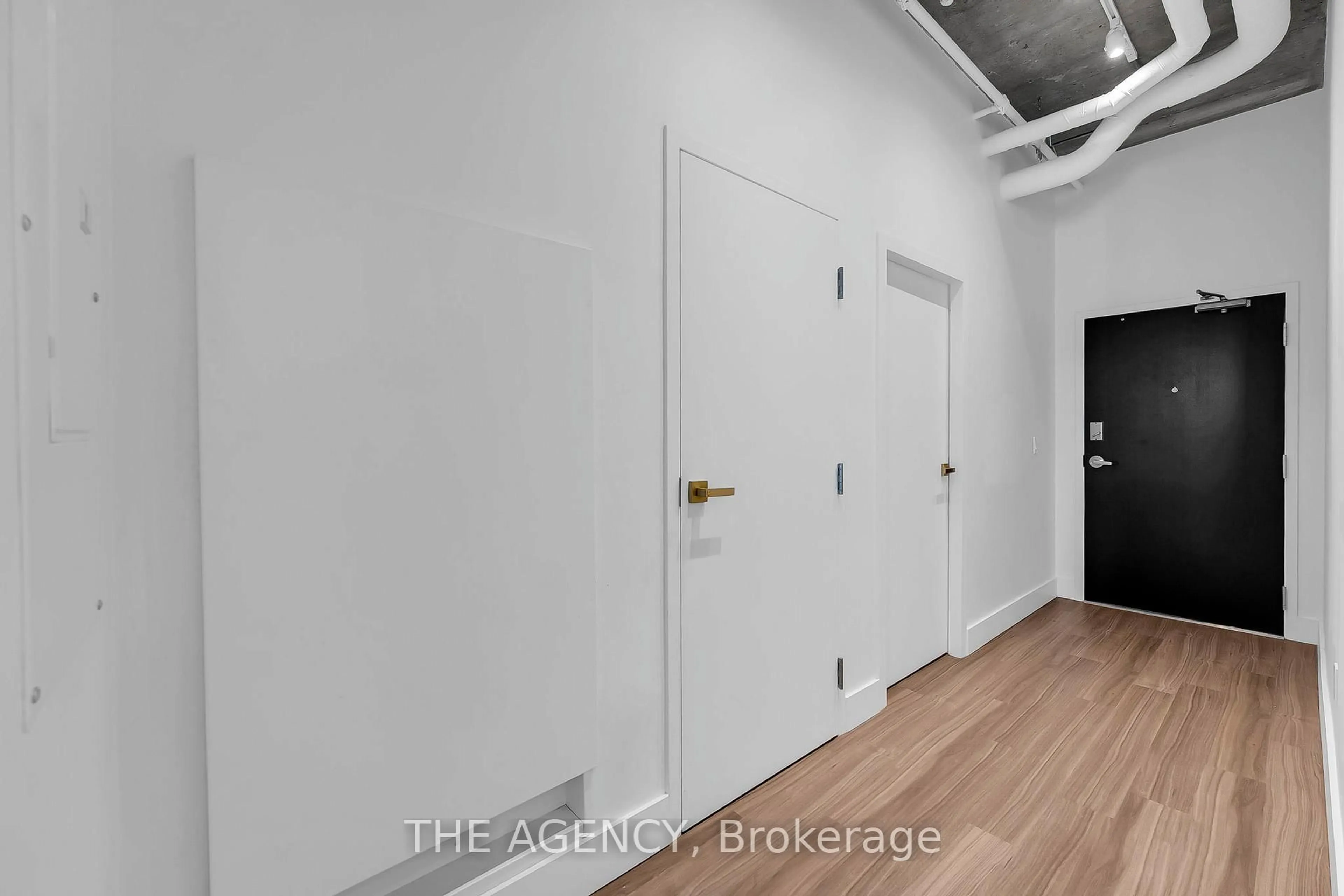 Indoor entryway for 120 HURON St #221, Guelph Ontario N1E 0T8