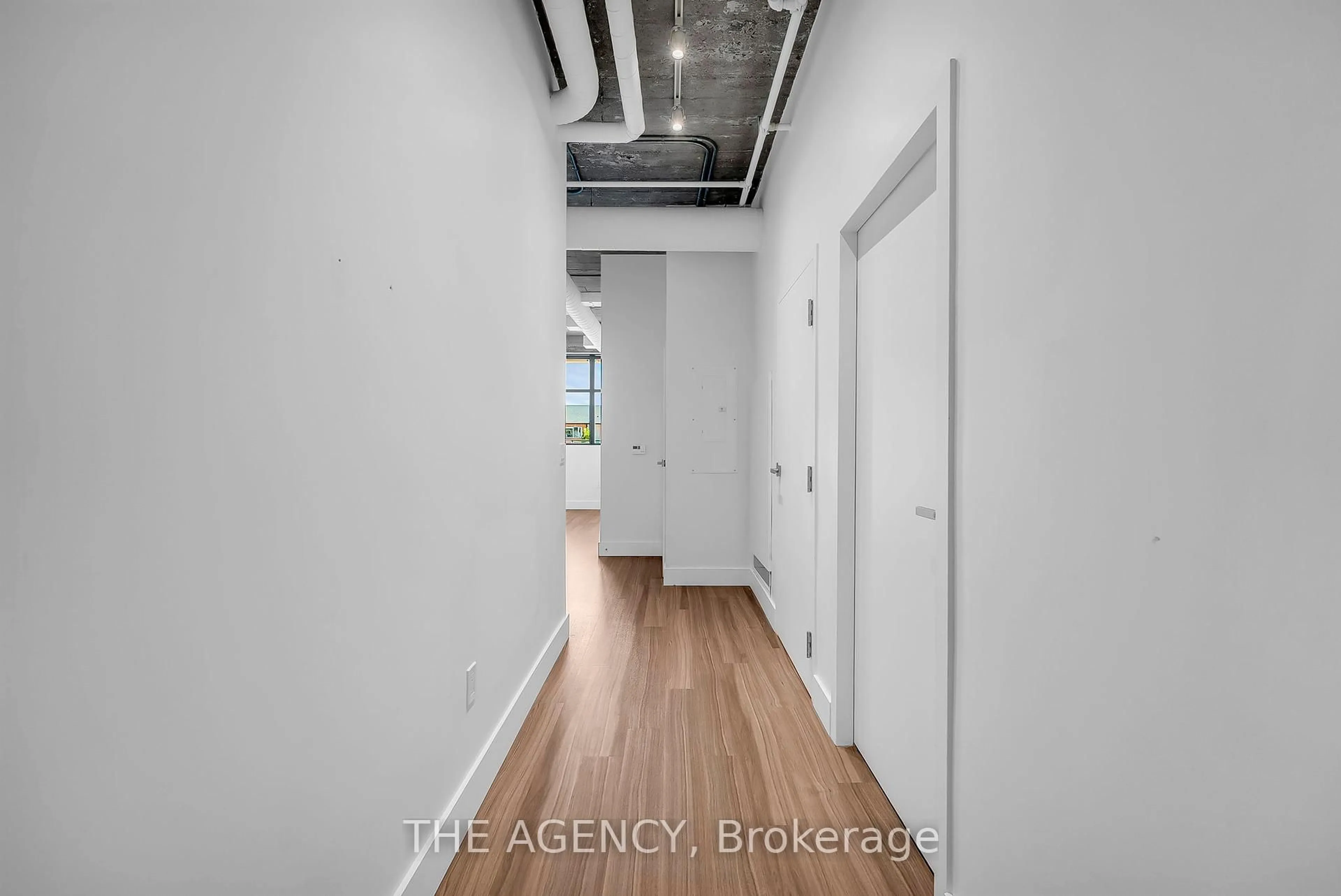 Indoor entryway for 120 HURON St #221, Guelph Ontario N1E 0T8