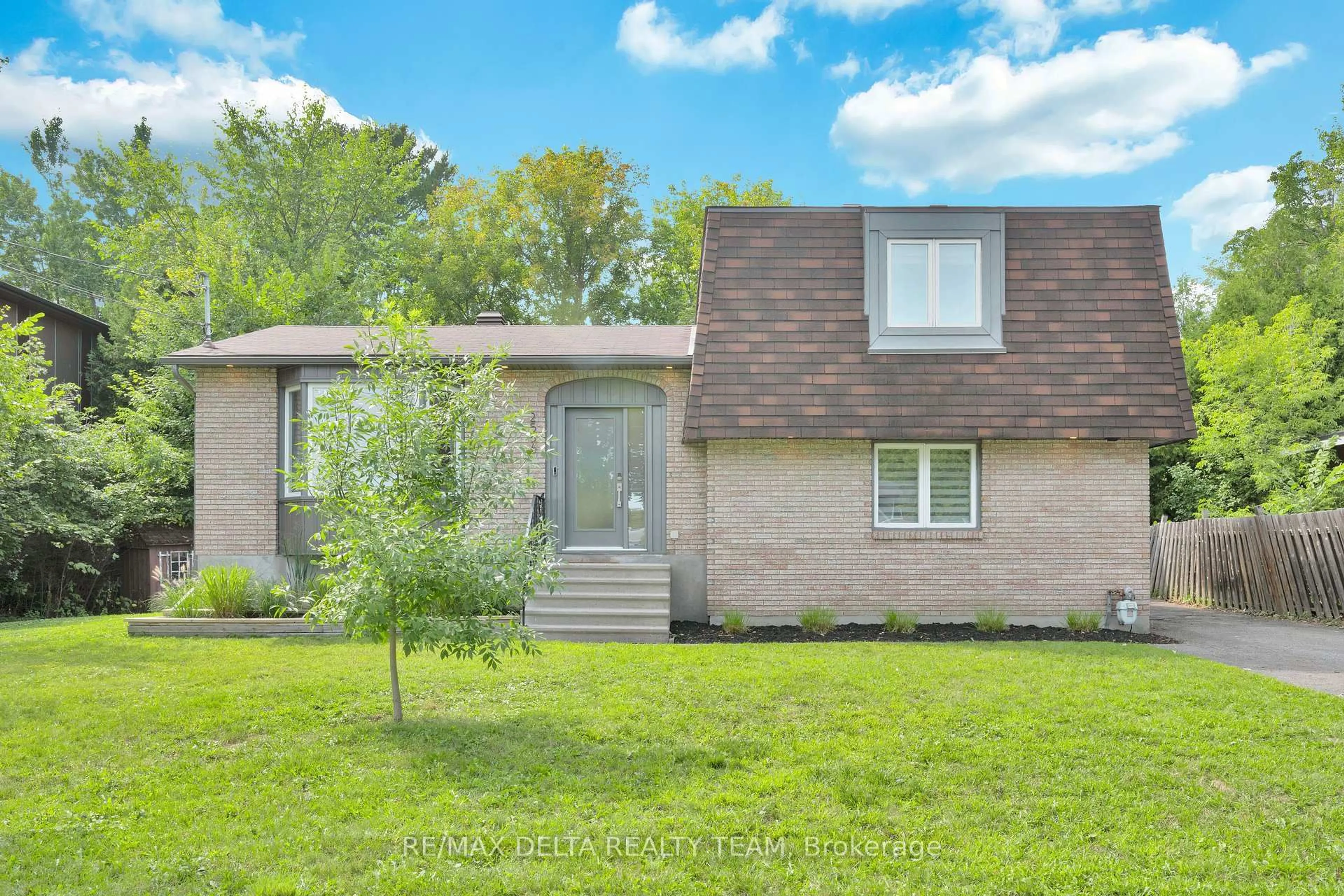 Unknown for 2556 Gravelle Cres, Ottawa Ontario K1B 3A3
