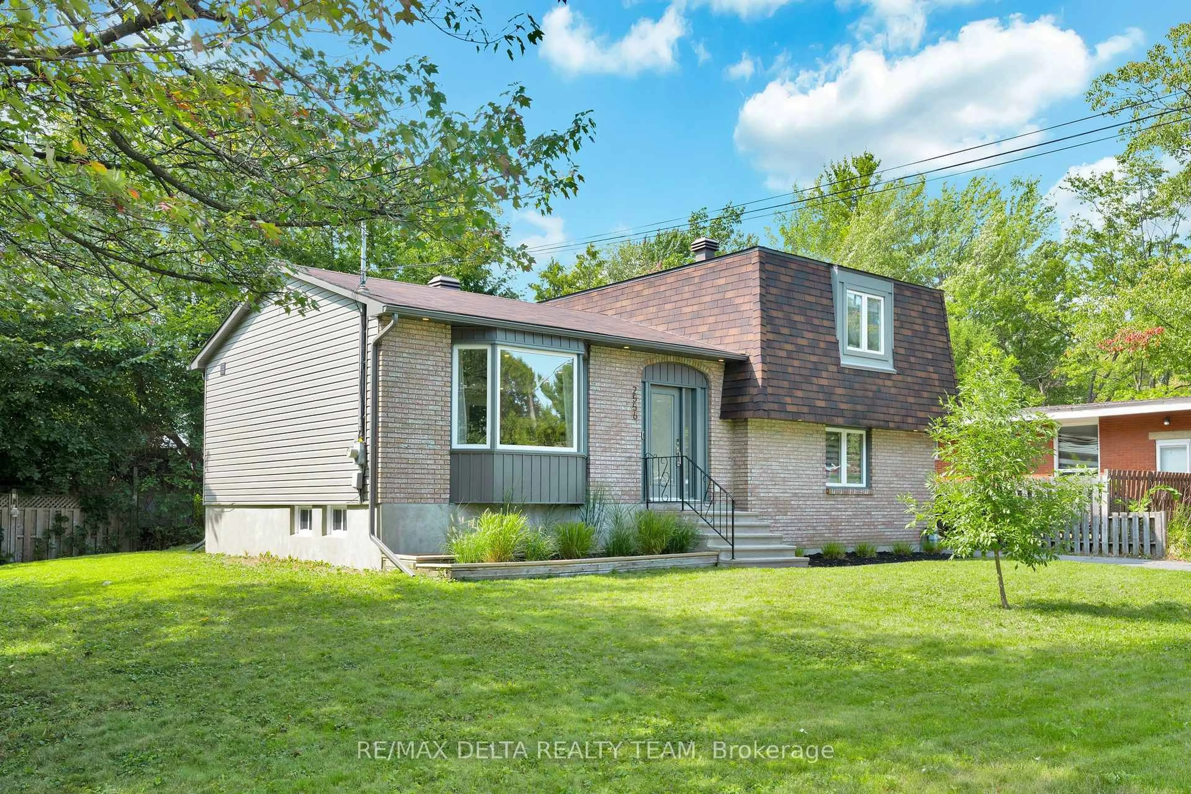 Home with brick exterior material, street for 2556 Gravelle Cres, Ottawa Ontario K1B 3A3