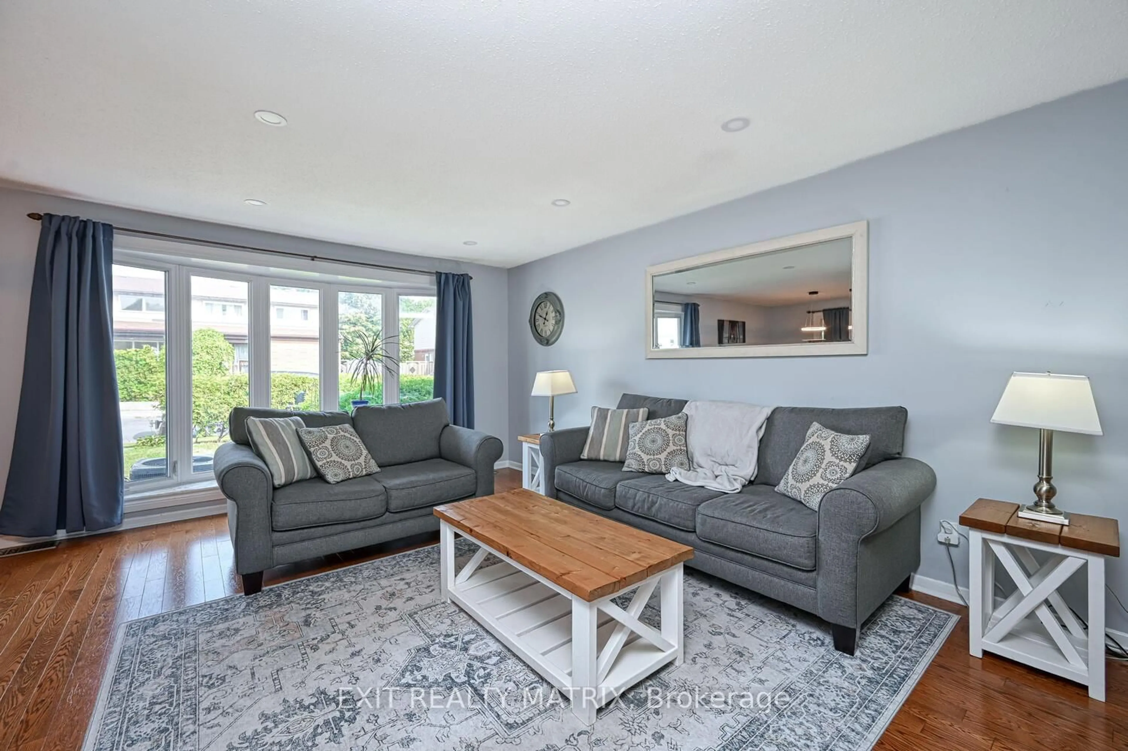 Living room with furniture, unknown for 90 Chesterton Dr, Ottawa Ontario K2E 5T6