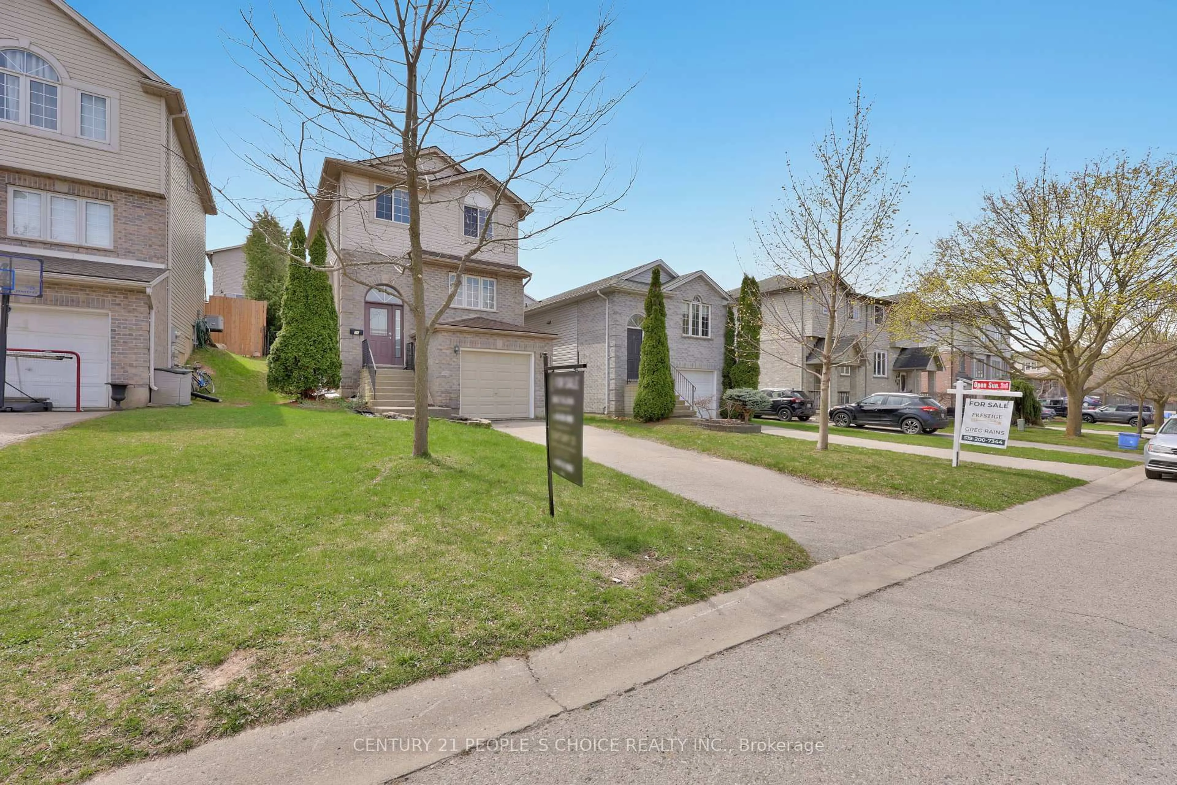 A pic from outside/outdoor area/front of a property/back of a property/a pic from drone, street for 34 PHAIR Cres, London South Ontario N5Z 5B5