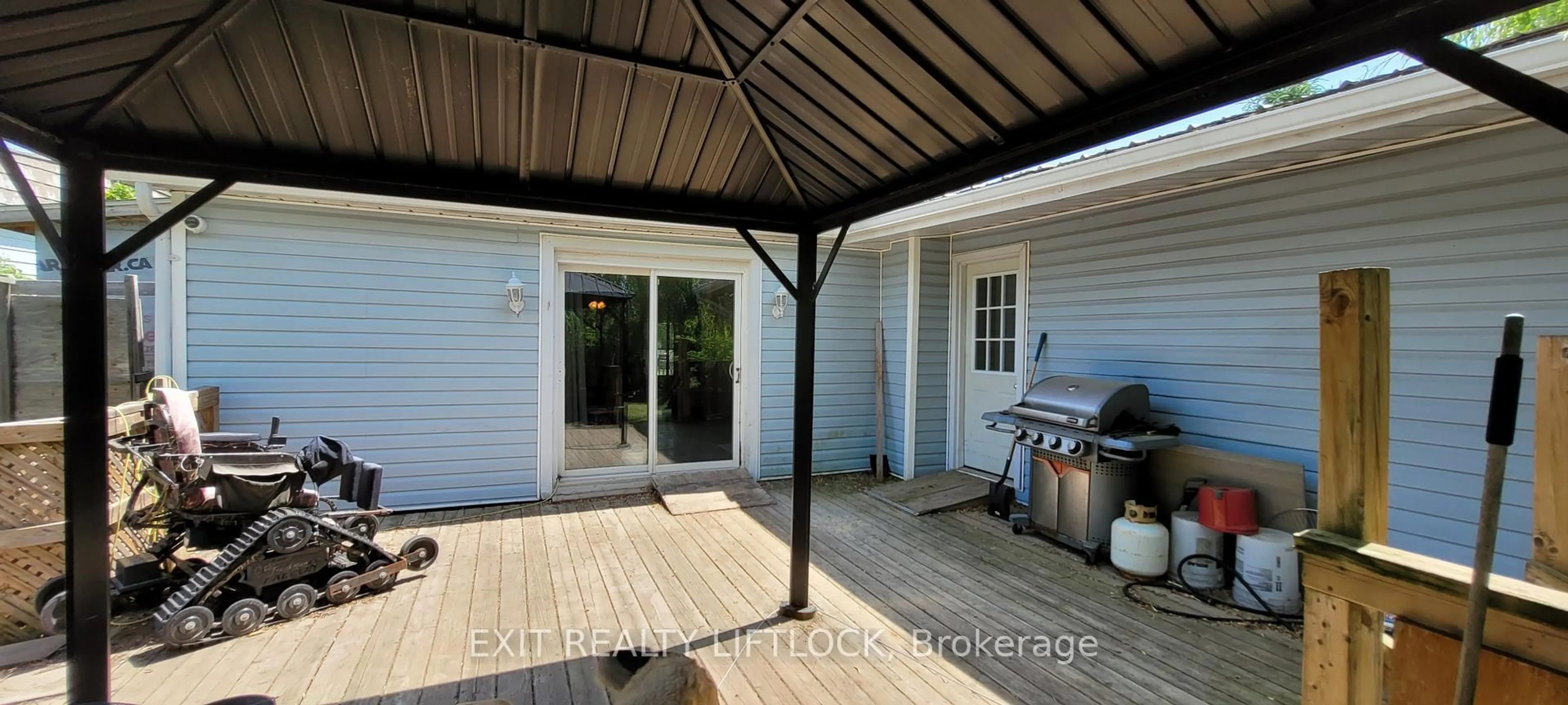 Patio, street for 33 Hayes St, Limoges Ontario K0K 2M0