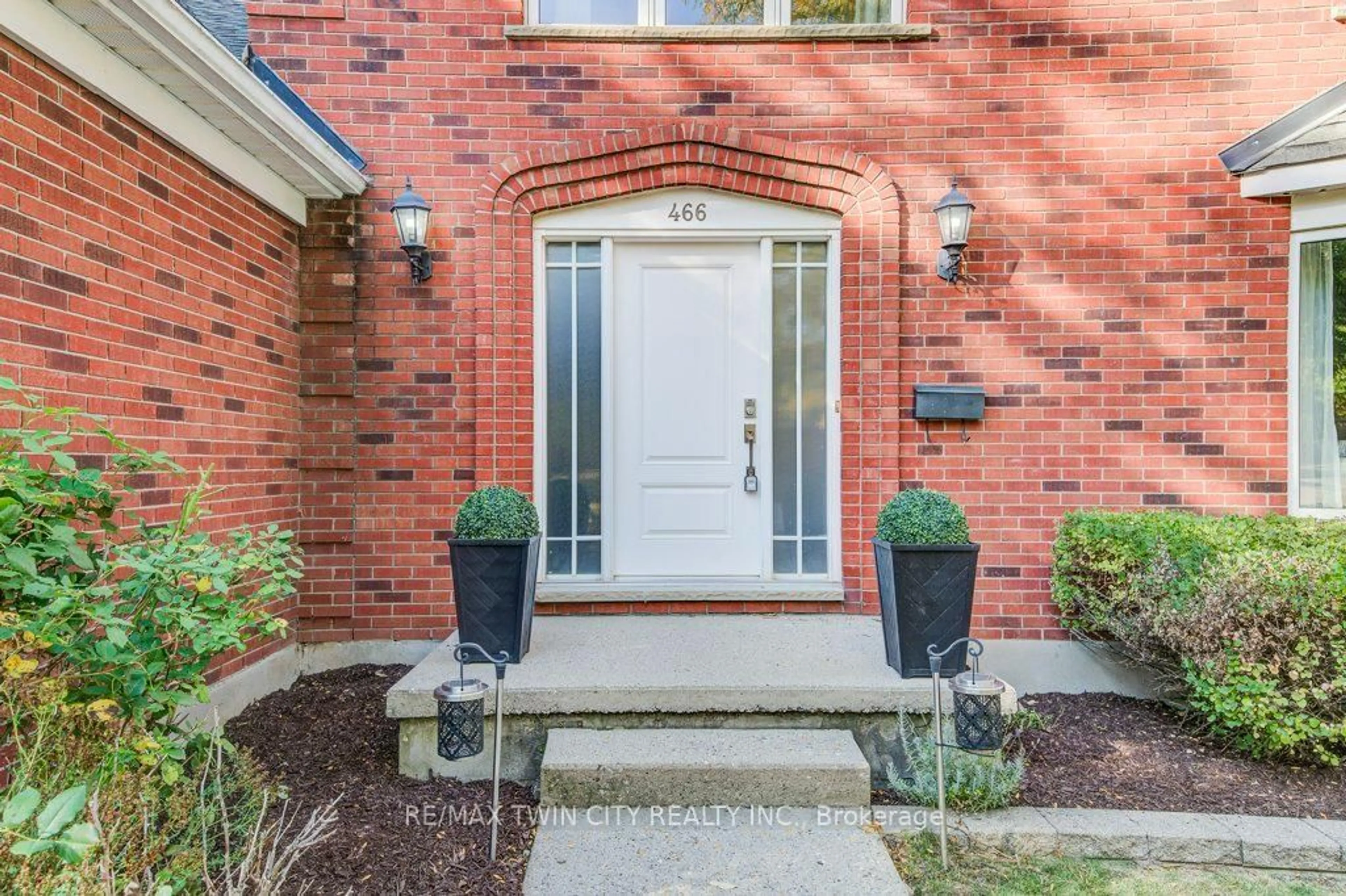 Home with brick exterior material, street for 466 Kingsford Pl, Waterloo Ontario N2T 1K9