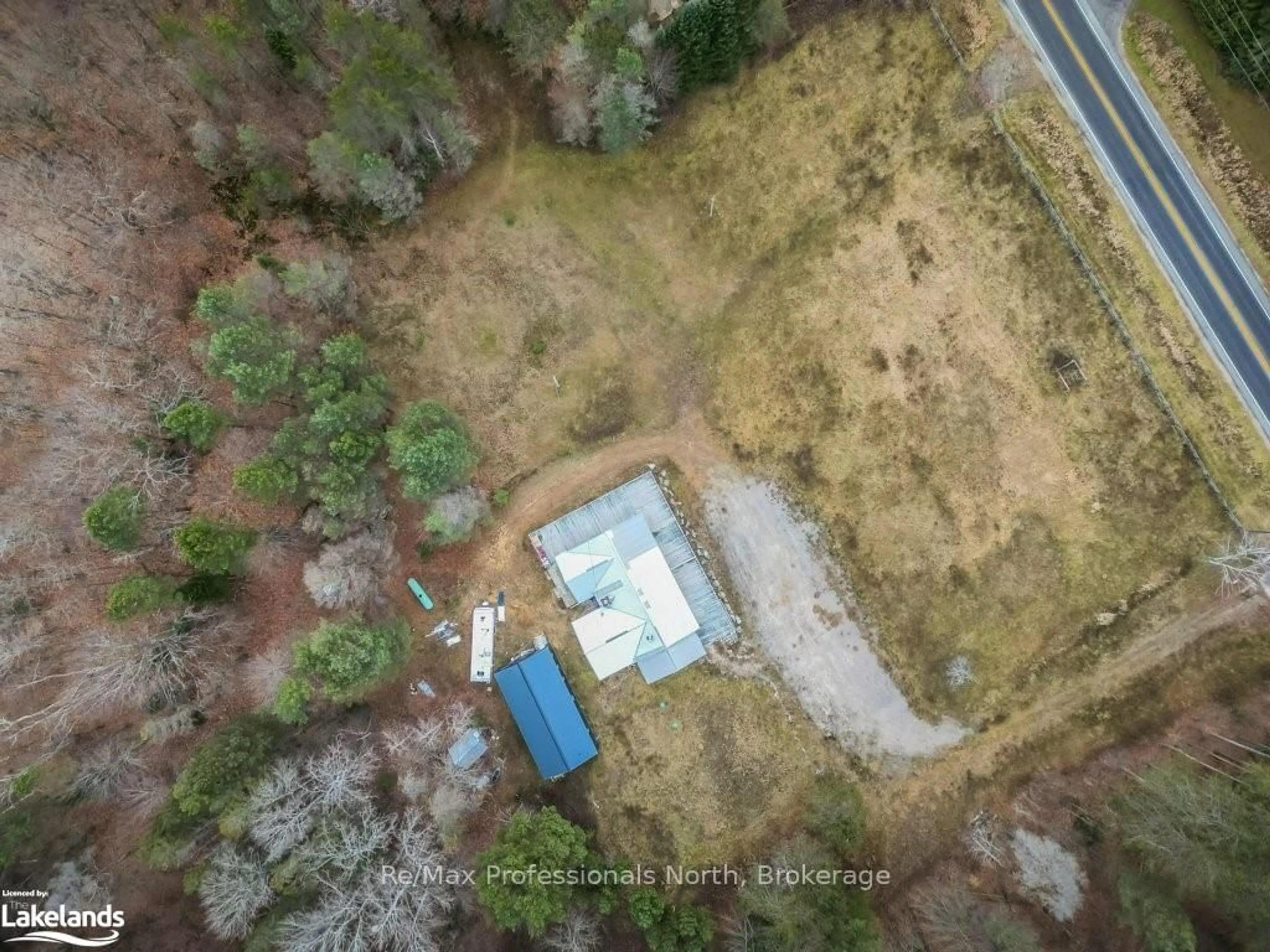 A pic from outside/outdoor area/front of a property/back of a property/a pic from drone, building for 2180-2186 HIGHWAY 141, Muskoka Lakes Ontario P0B 1M0