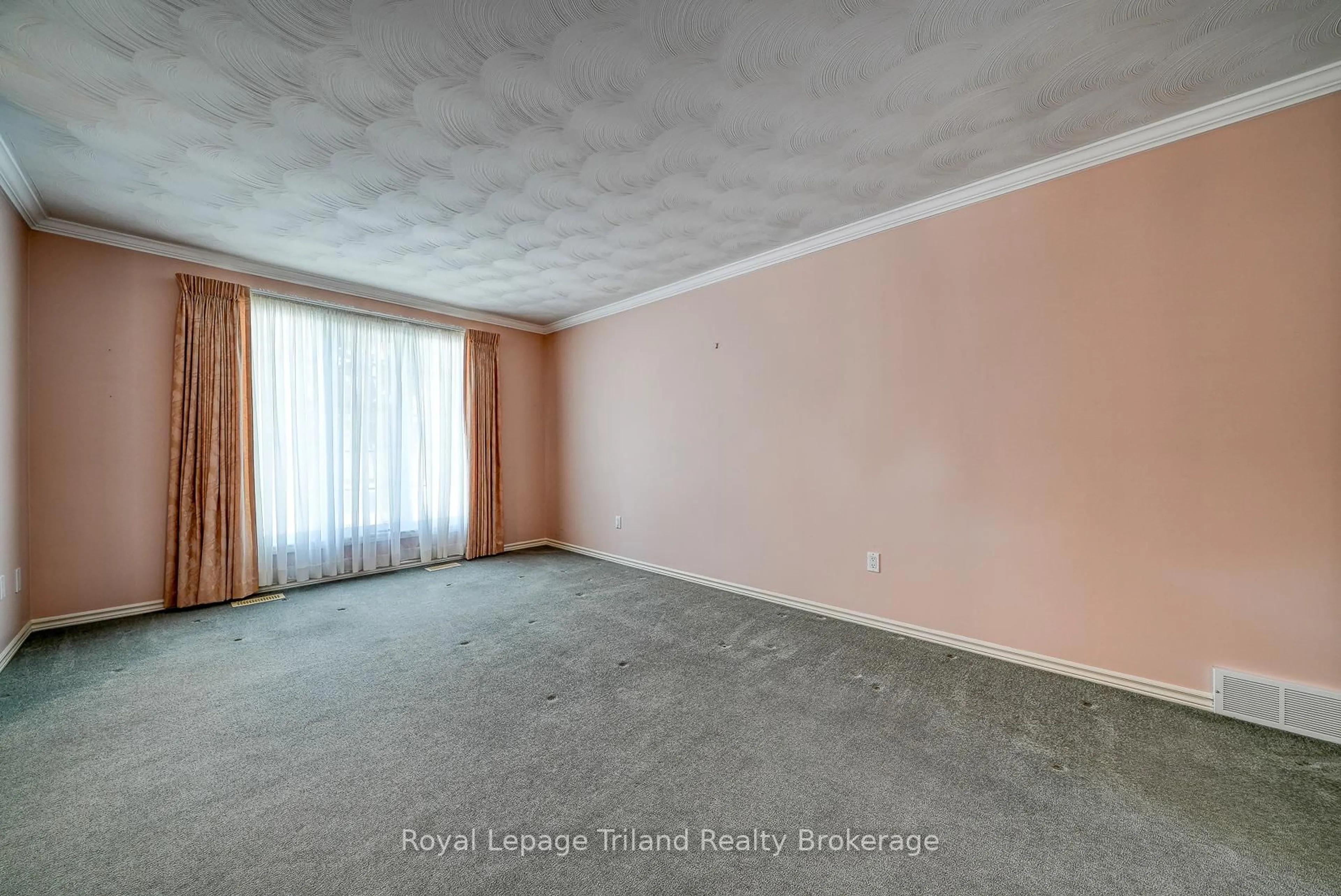 A pic of a room for 928 Lorene St #5, Woodstock Ontario N4S 5N8