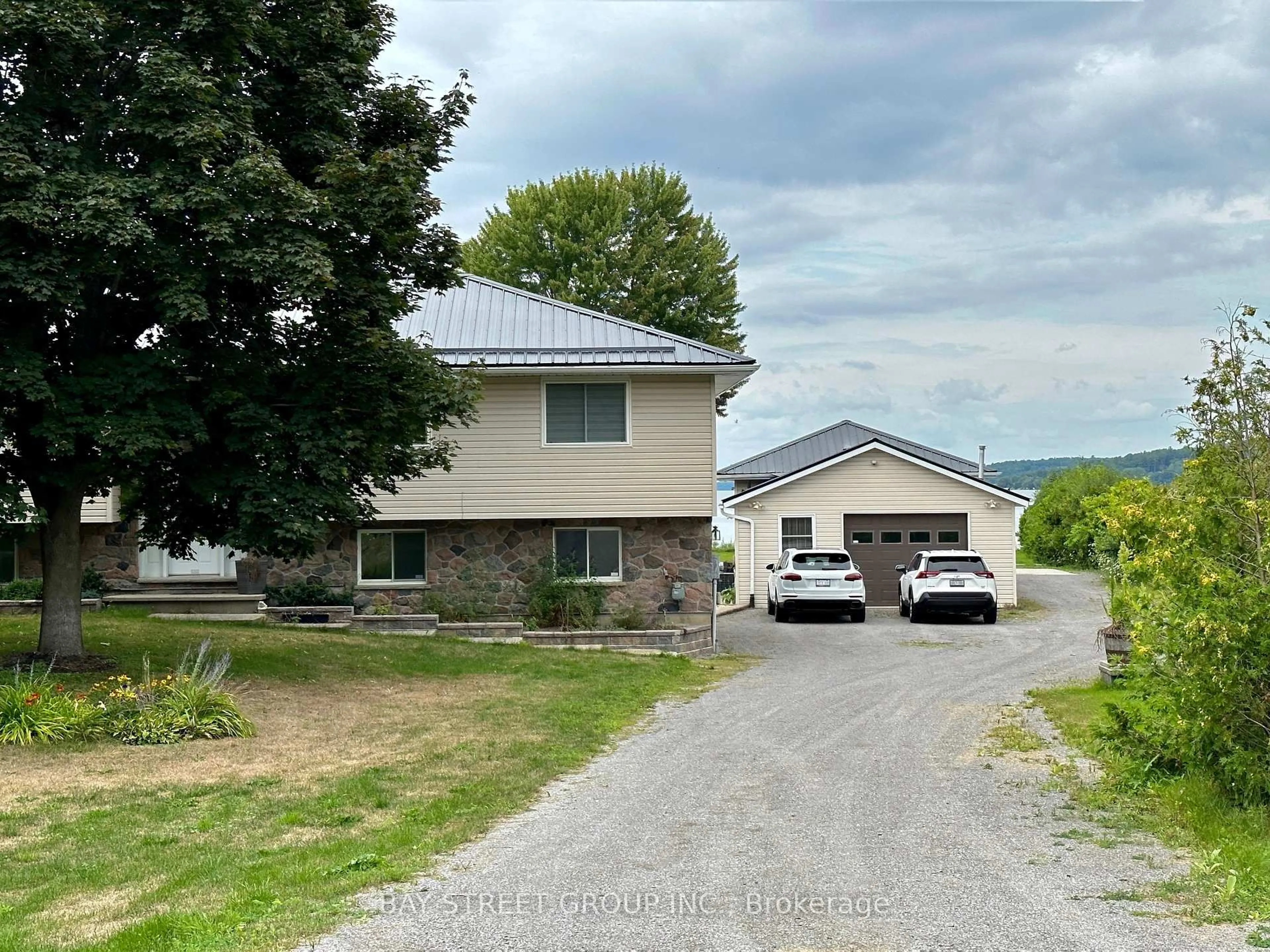 A pic from outside/outdoor area/front of a property/back of a property/a pic from drone, street for 5173 Rice Lake Dr, Hamilton Township Ontario K0L 1E0