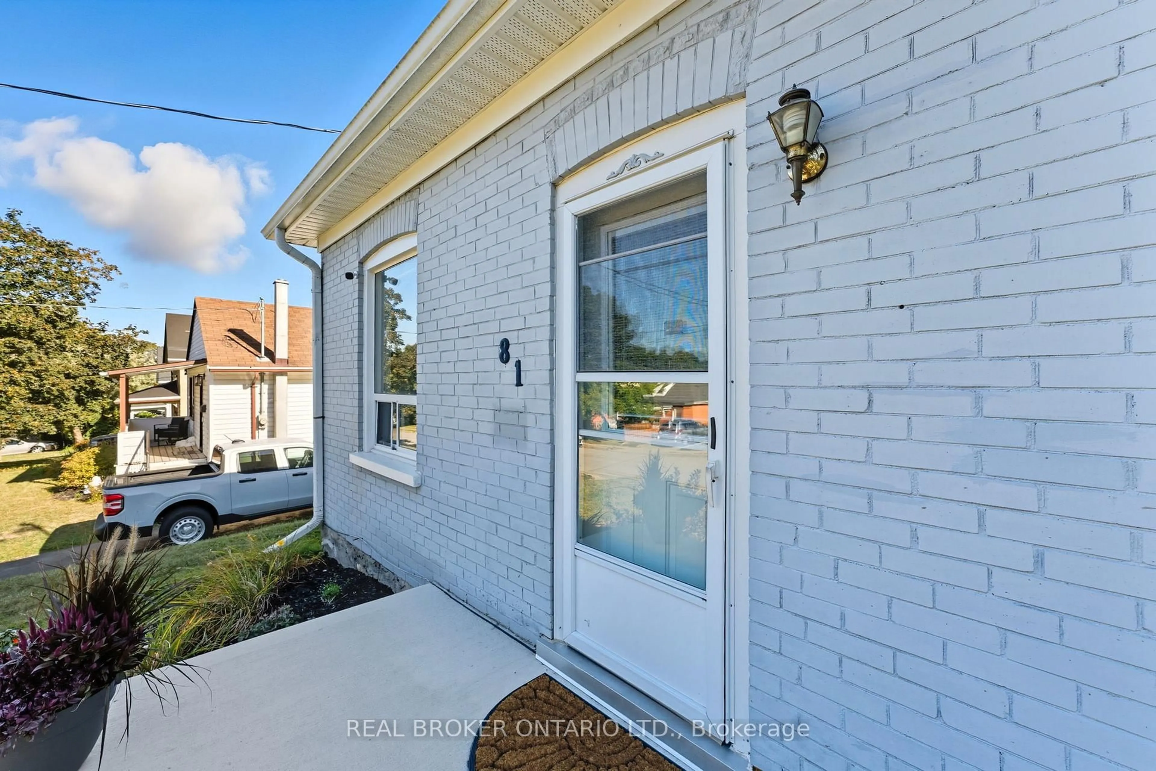 Home with brick exterior material, street for 81 Beech Ave, Cambridge Ontario N3C 1X6