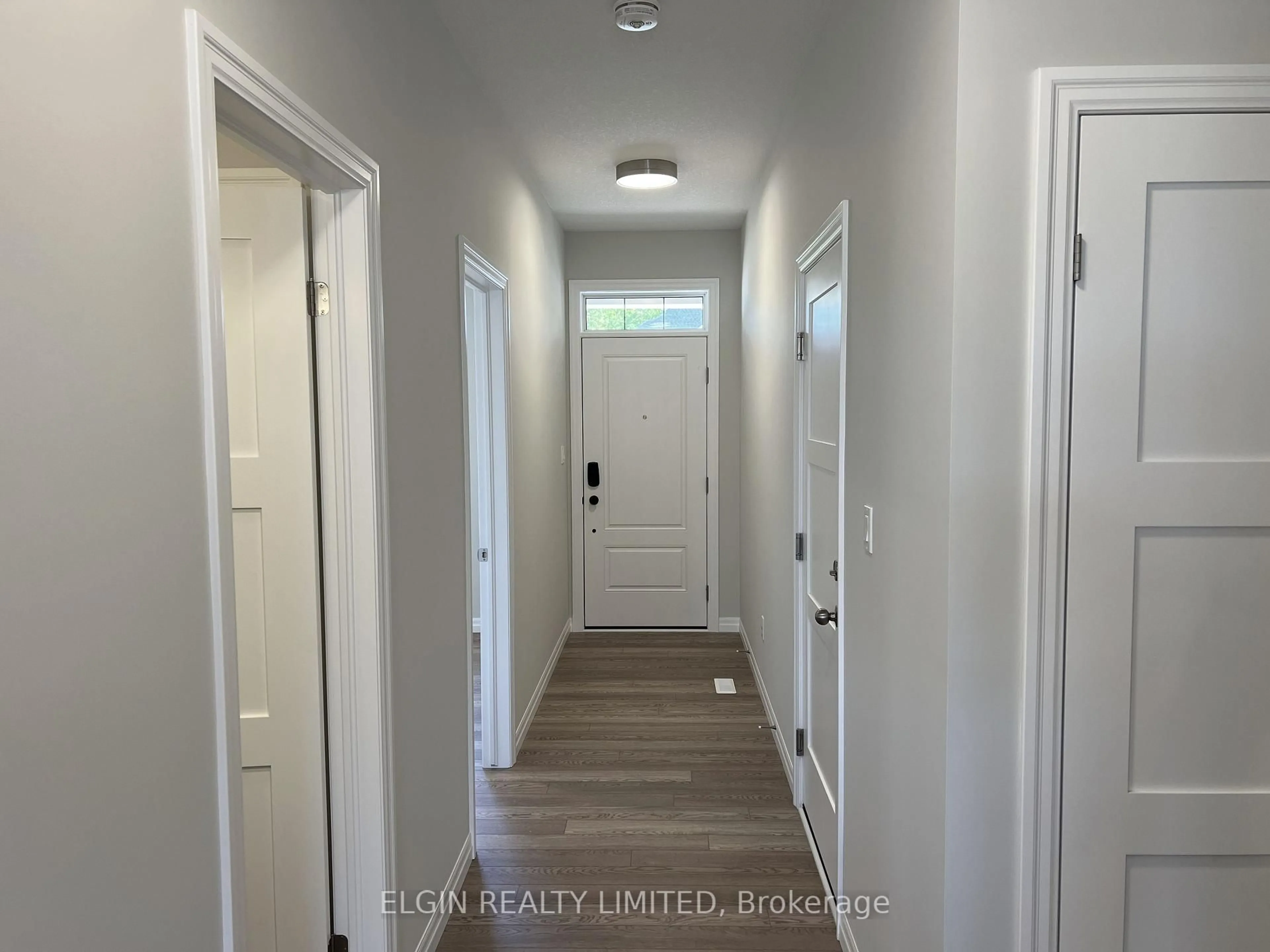 Indoor entryway for 1 Columbus Crt, Central Elgin Ontario N5P 0E5