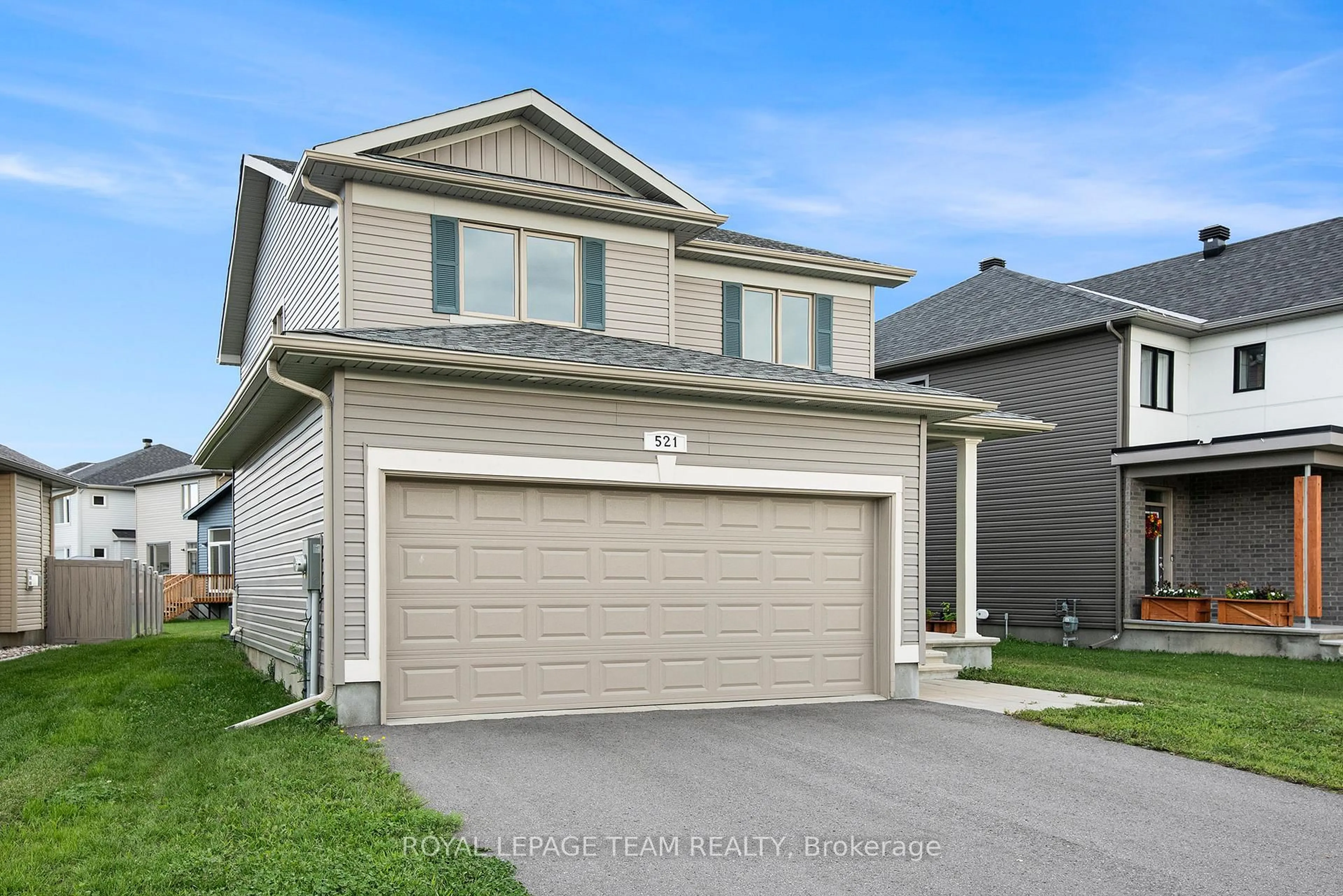 Home with vinyl exterior material, street for 521 Kindred Cres, North Grenville Ontario K0G 1J0