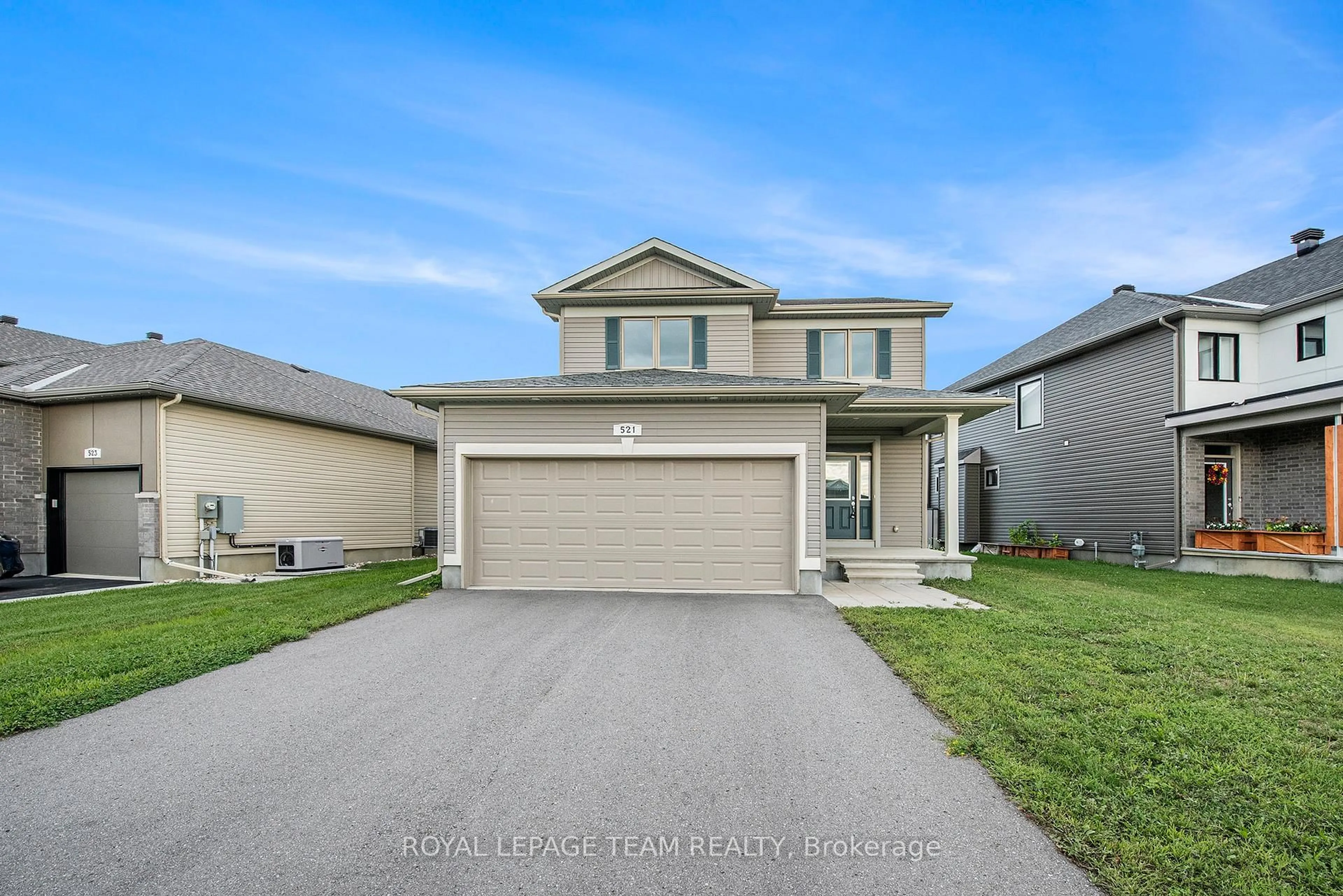 Home with vinyl exterior material, street for 521 Kindred Cres, North Grenville Ontario K0G 1J0