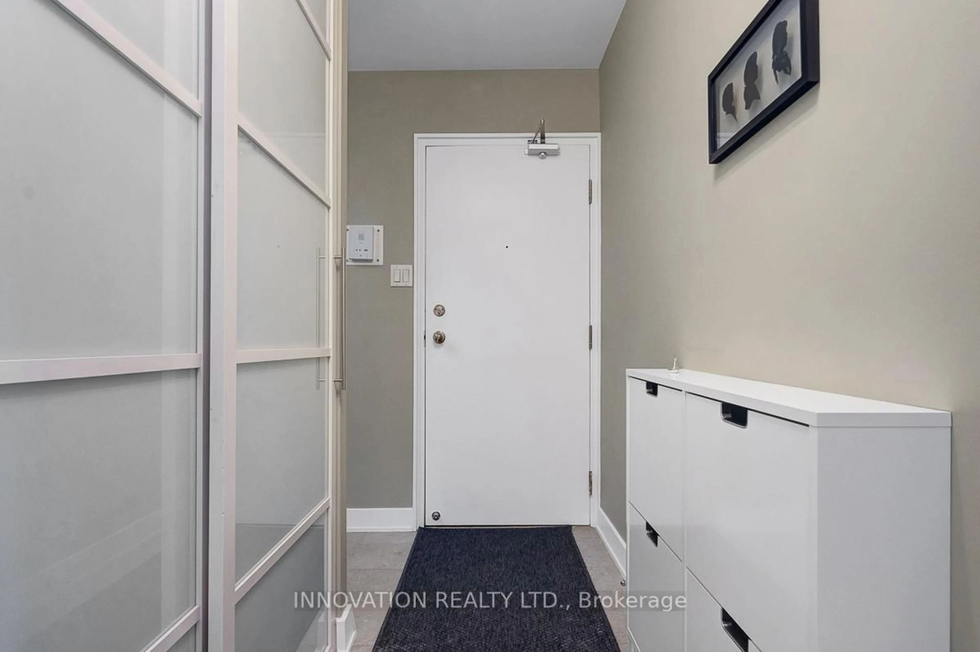Indoor entryway for 150 Waverley St #2C, Ottawa Ontario K2P 0V4