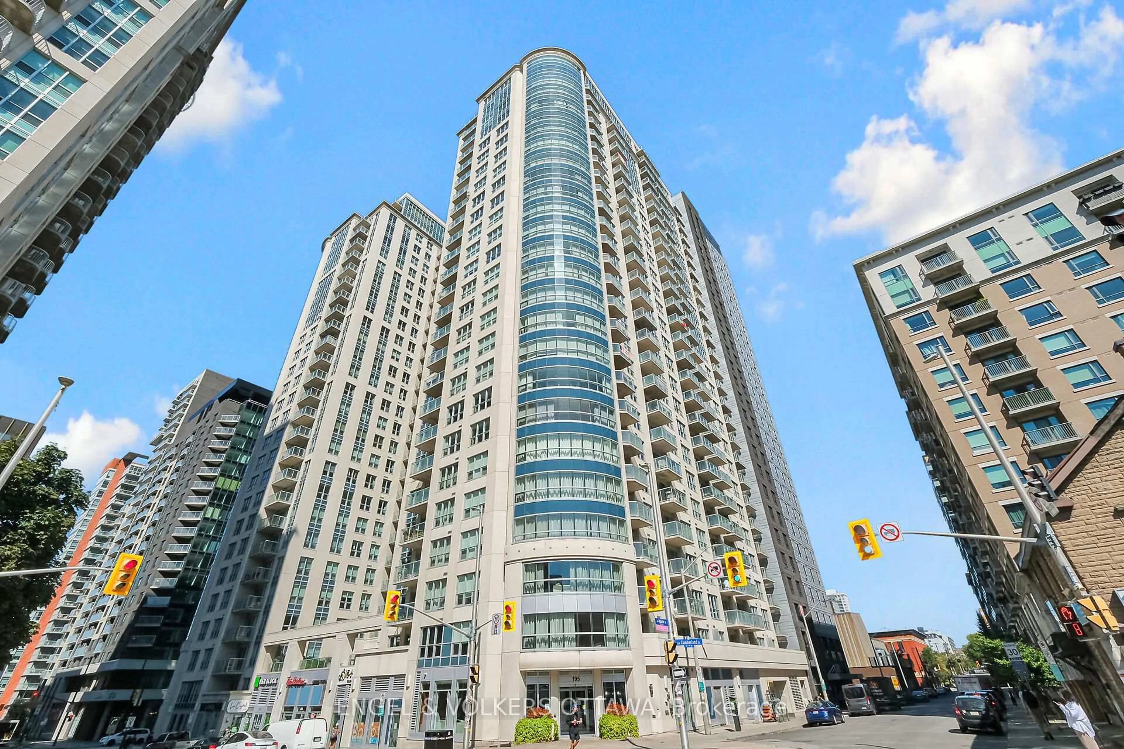 Indoor foyer for 195 Besserer St #707, Ottawa Ontario K1N 0B6