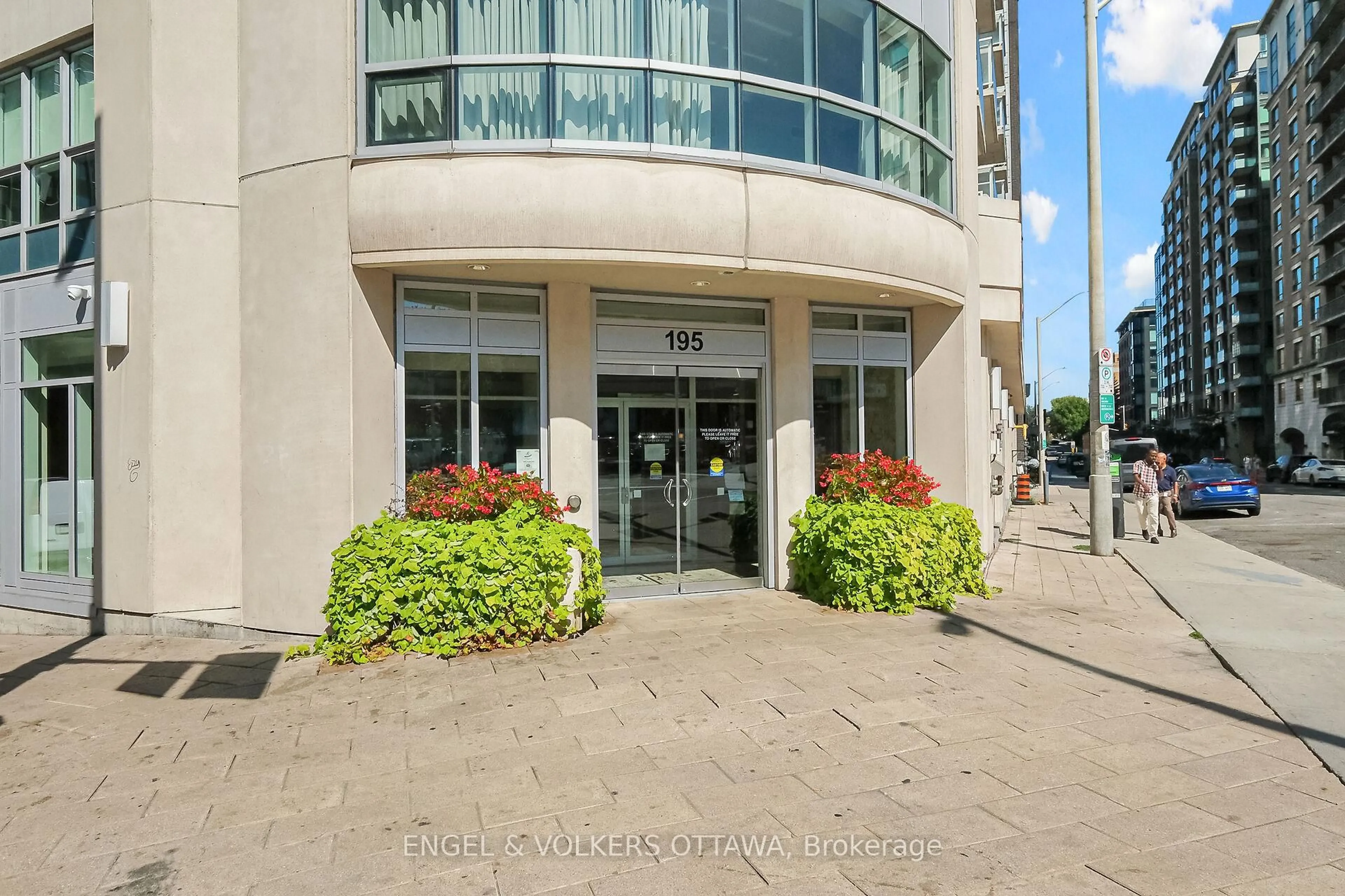 Indoor foyer for 195 Besserer St #707, Ottawa Ontario K1N 0B6