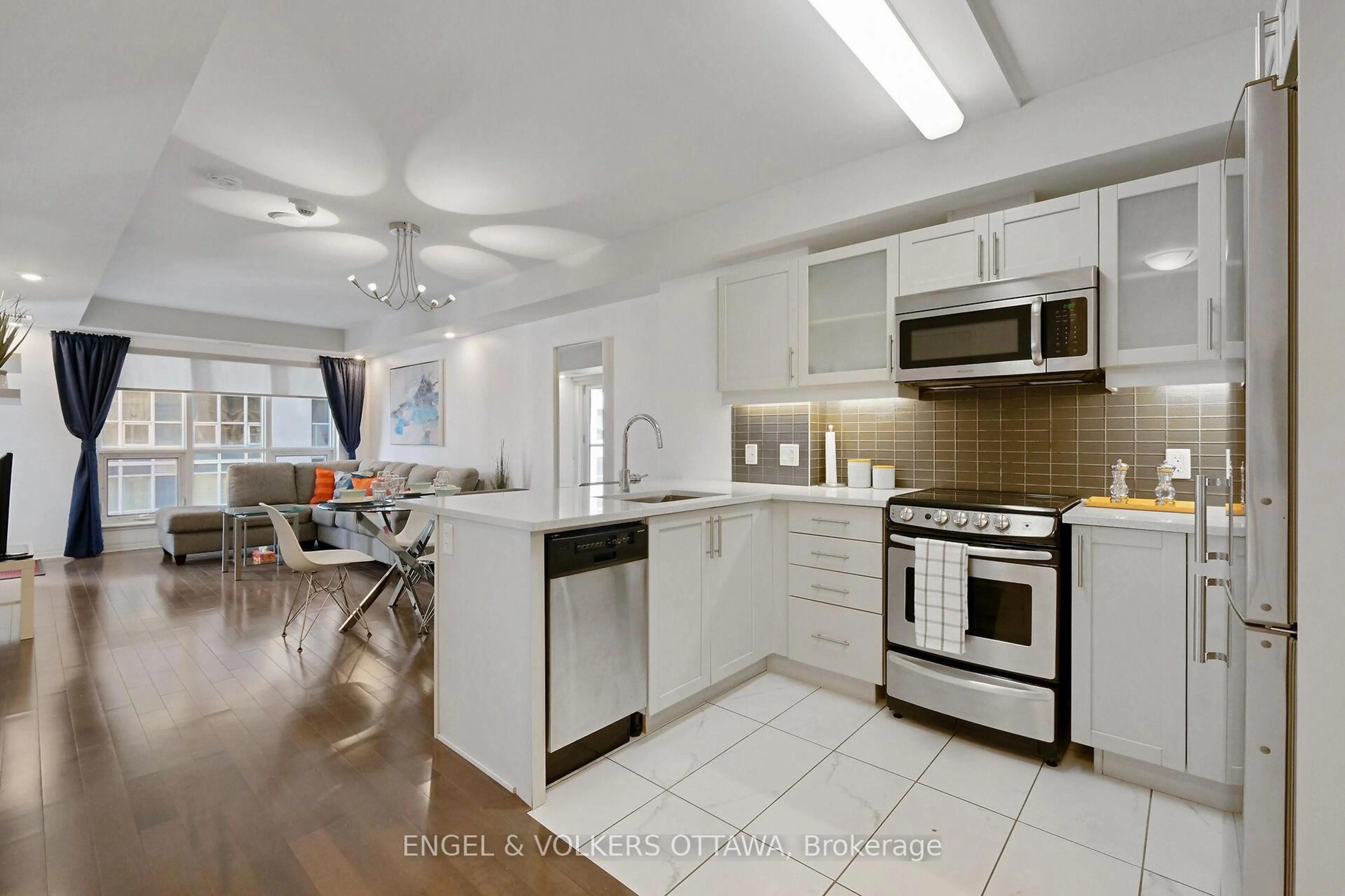Open concept kitchen, ceramic/tile floor for 195 Besserer St #707, Ottawa Ontario K1N 0B6