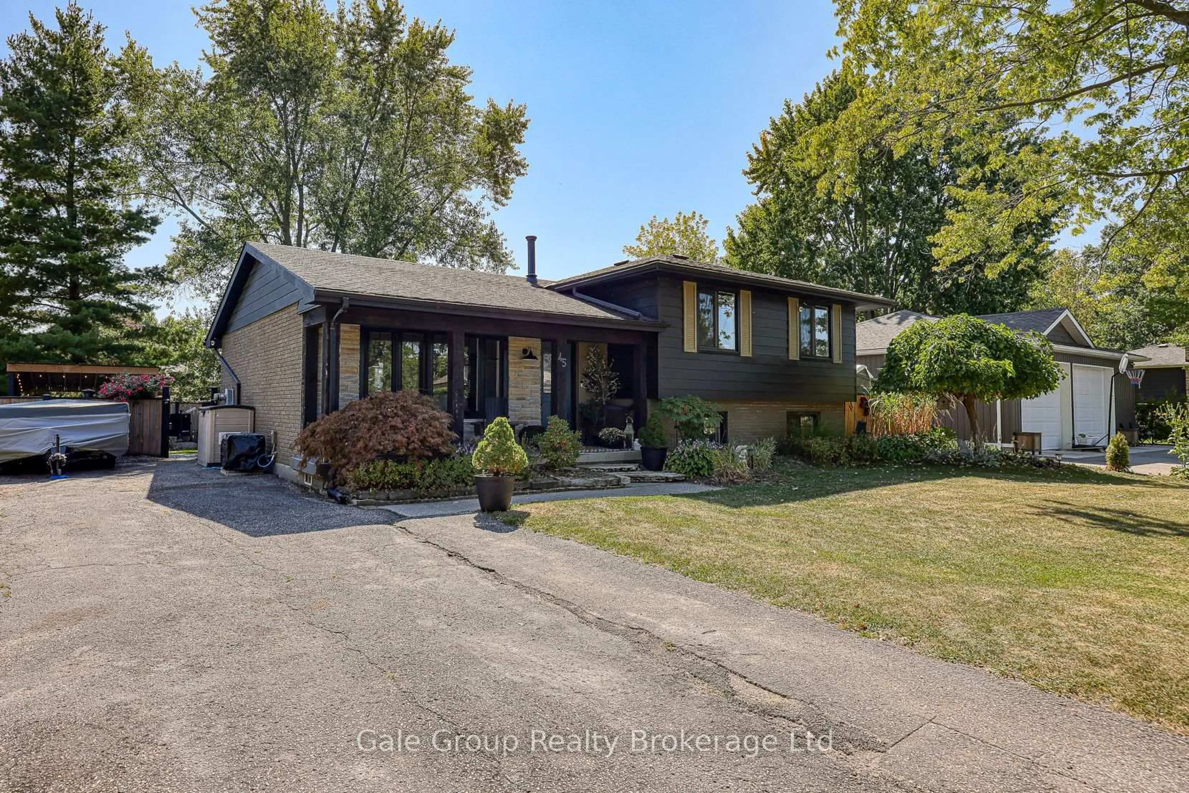 Home with vinyl exterior material, street for 45 Carman St, Norwich Ontario N0J 1P0