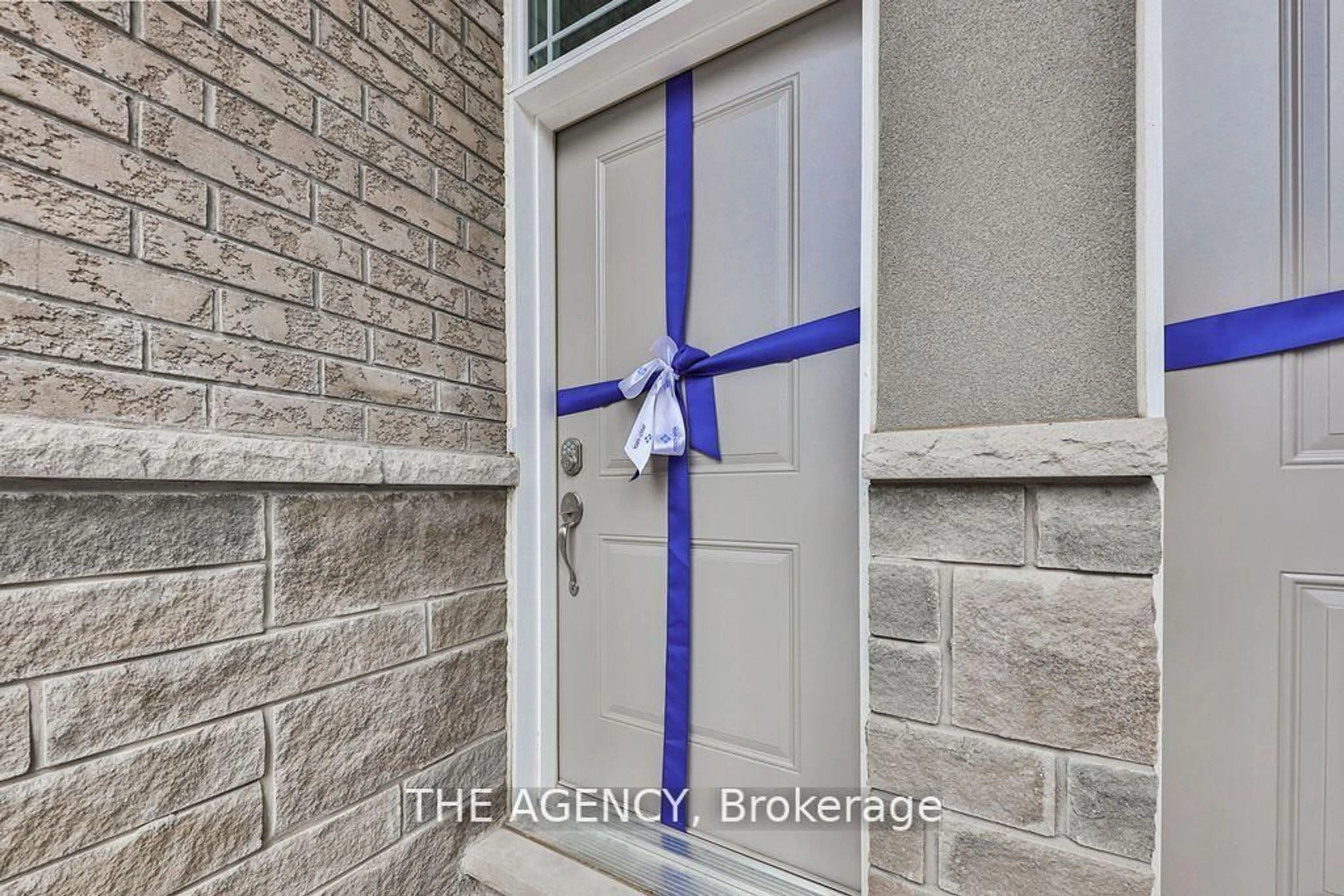 Indoor entryway for 53 Aquarius Cres, Hamilton Ontario L0R 1P0
