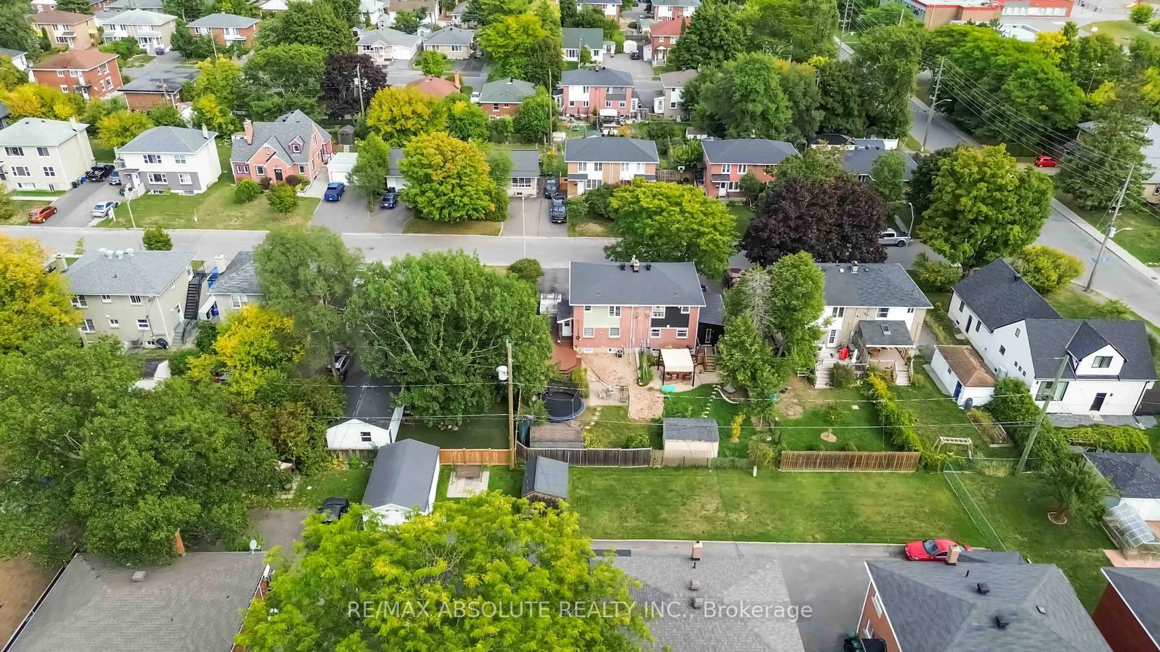 A pic from outside/outdoor area/front of a property/back of a property/a pic from drone, street for 2492 Chasseur Ave, Ottawa Ontario K1V 8E8