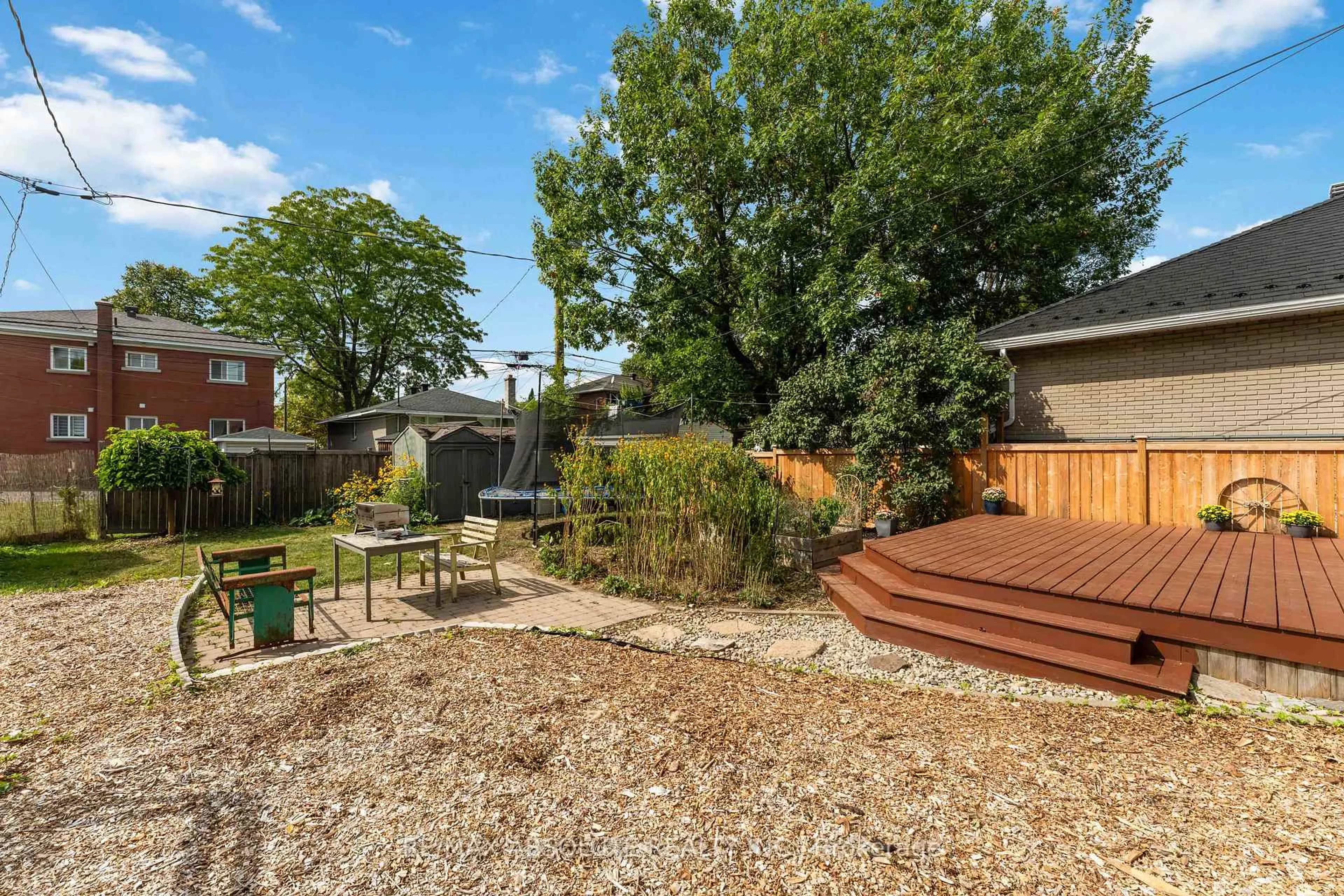 Patio, street for 2492 Chasseur Ave, Ottawa Ontario K1V 8E8