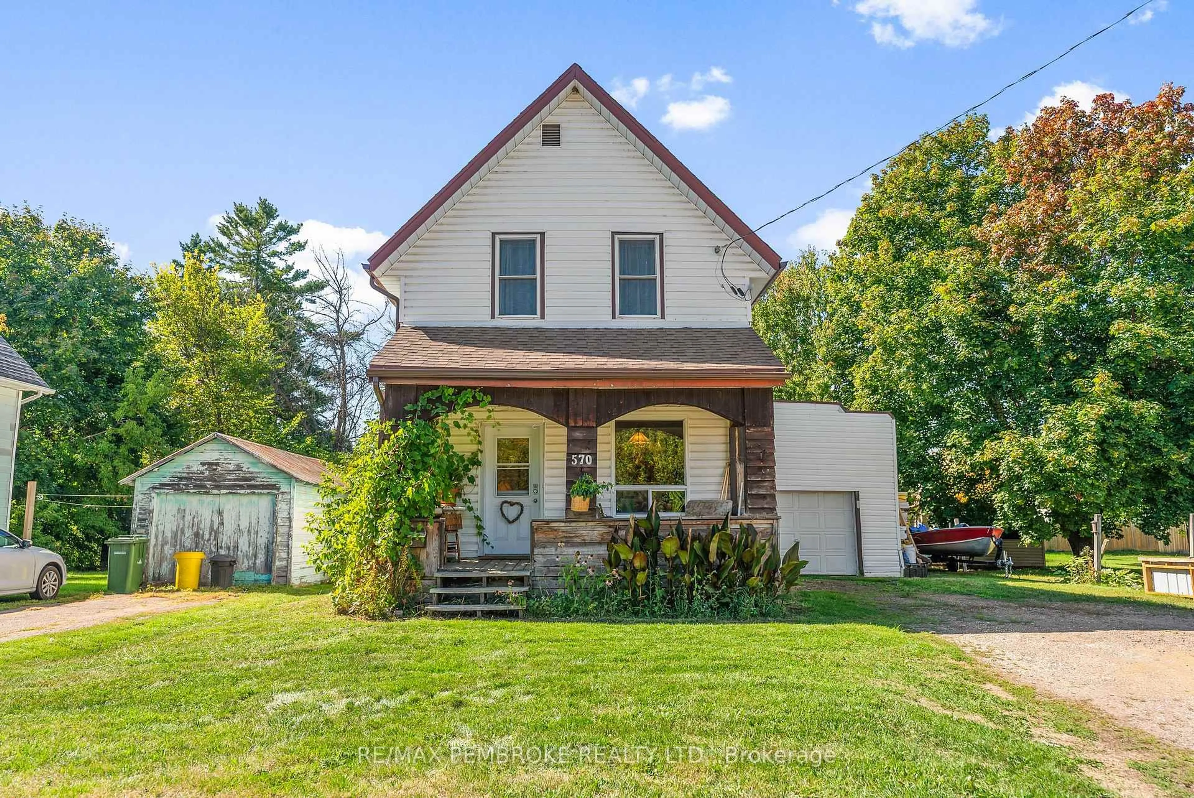Home with vinyl exterior material, street for 570 Eganville Rd, Pembroke Ontario K8A 4E9