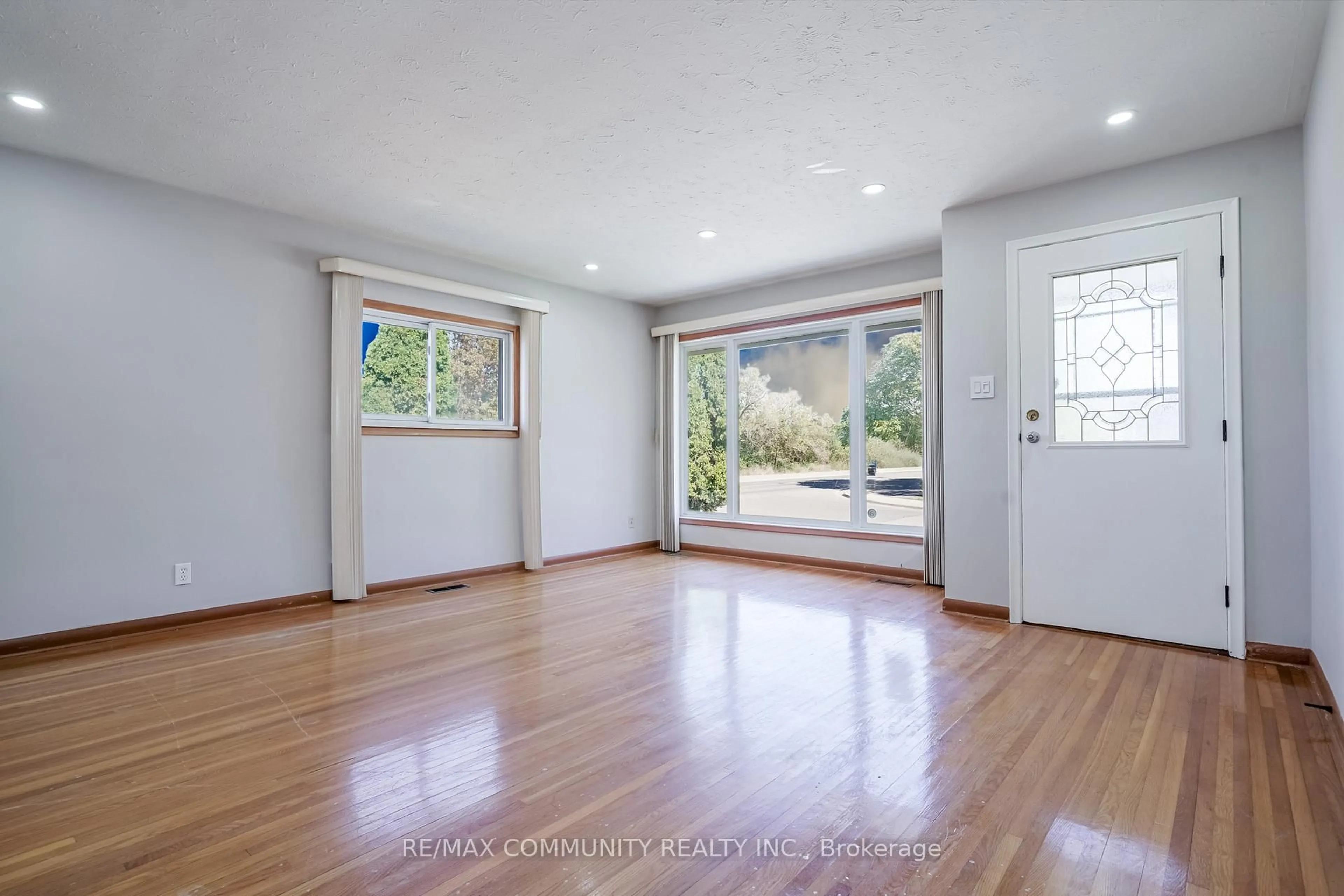 A pic of a room for 42 Elizabeth Ave, Quinte West Ontario K8V 2R2