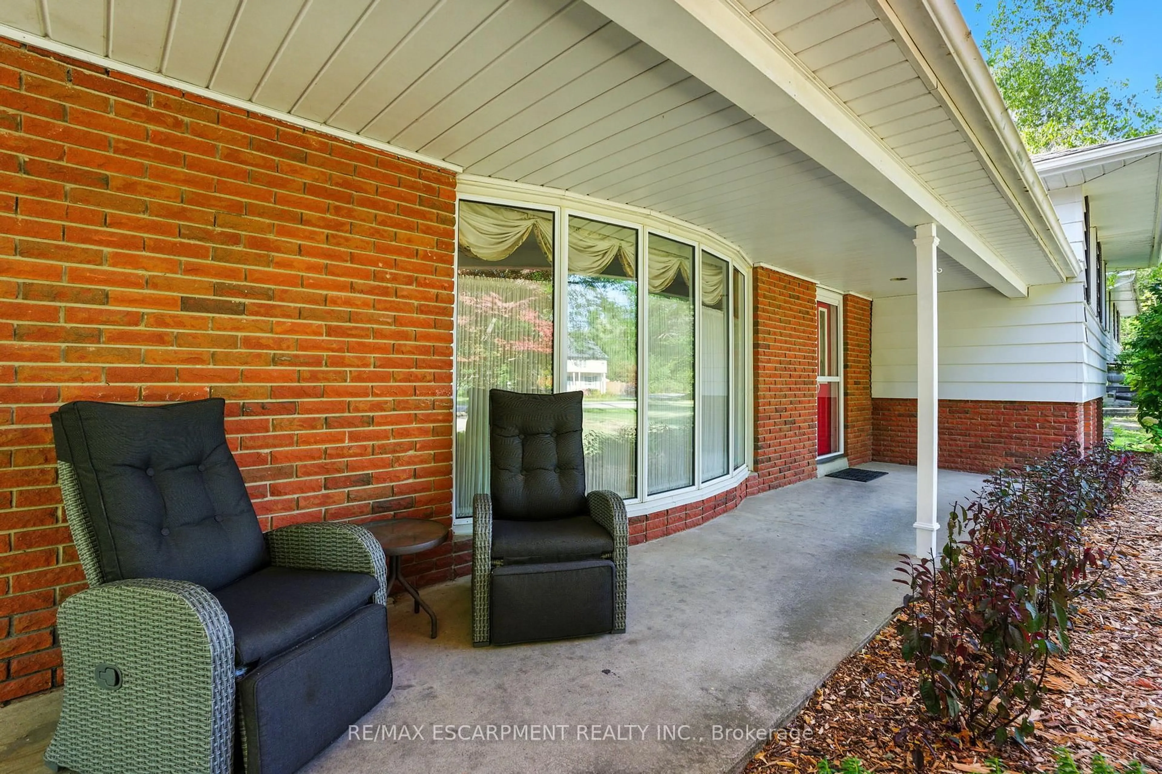 Patio, street for 961 Garden Lane, Hamilton Ontario L8B 1P2