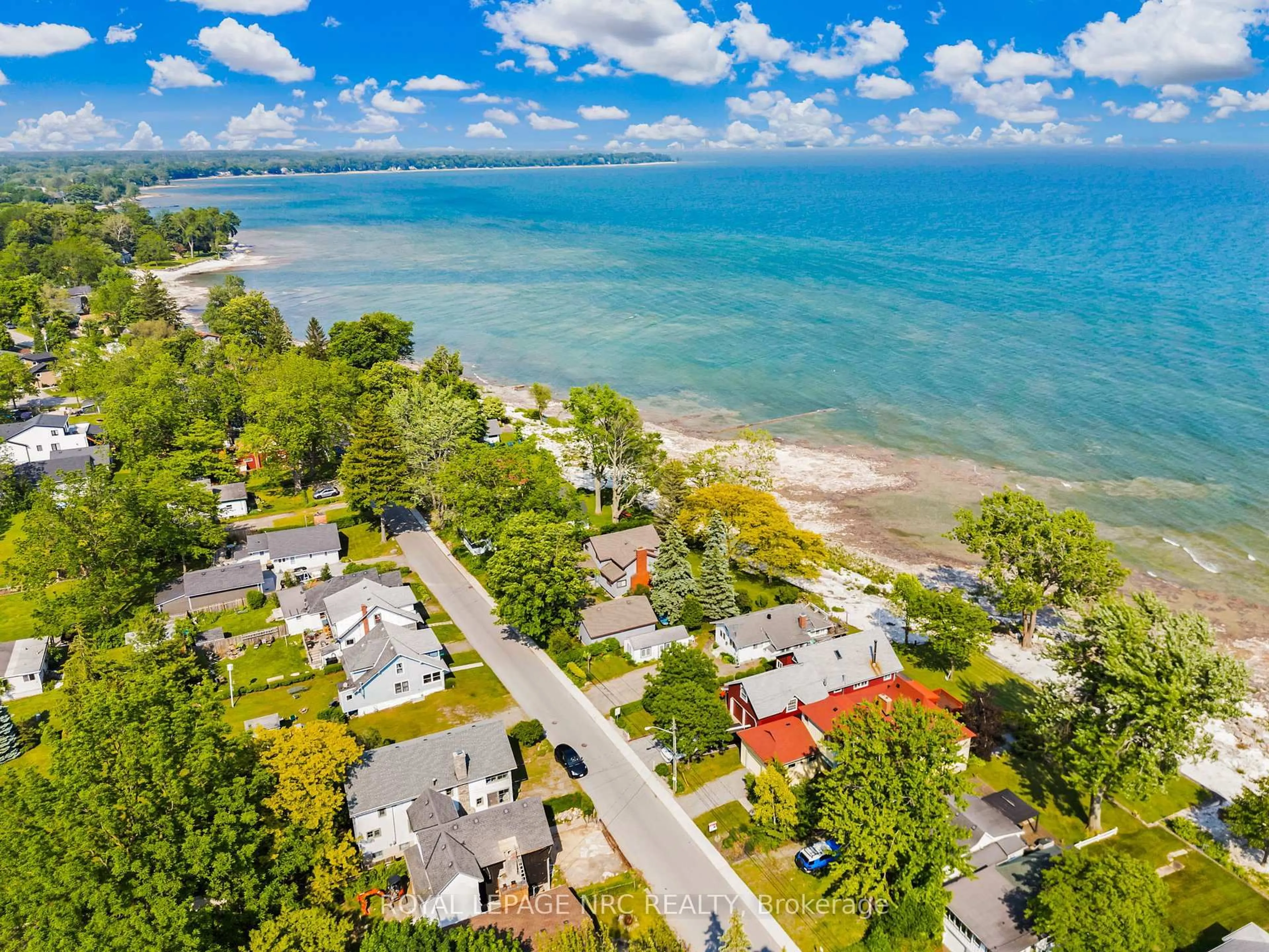 A pic from outside/outdoor area/front of a property/back of a property/a pic from drone, water/lake/river/ocean view for 3765 Crystal Beach Dr, Fort Erie Ontario L0S 1B0