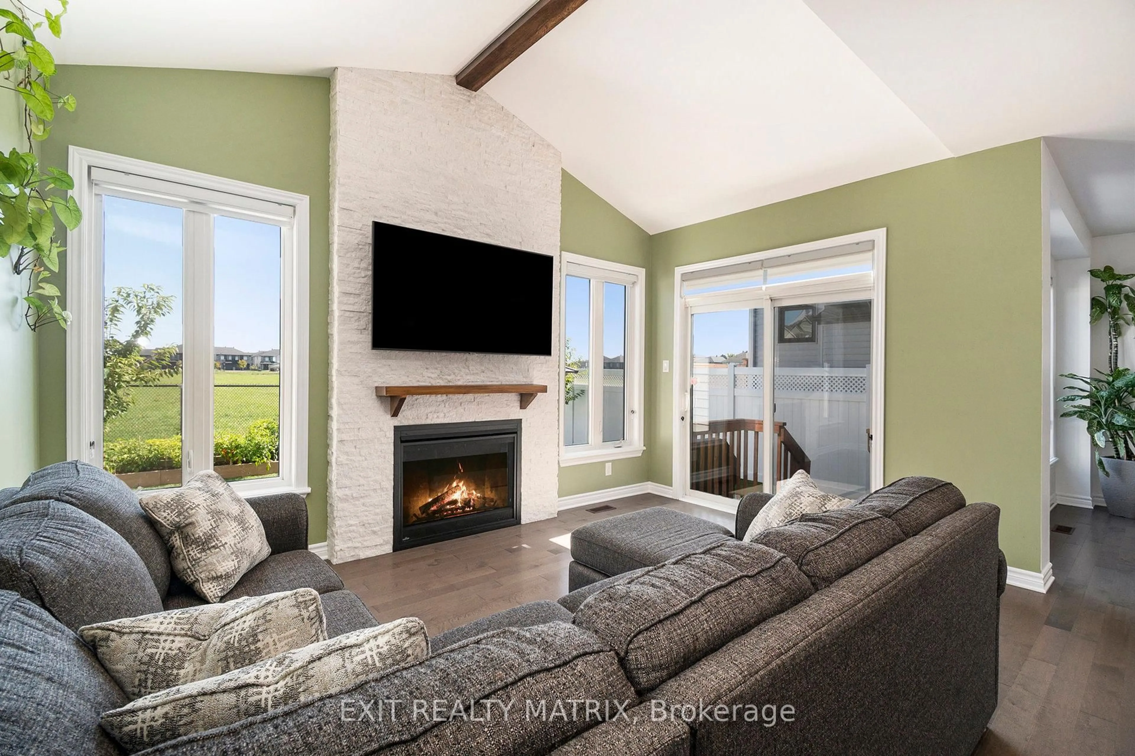 Living room with furniture, unknown for 132 LYNN VALLEY Terr, Orleans Ontario K1W 0L5