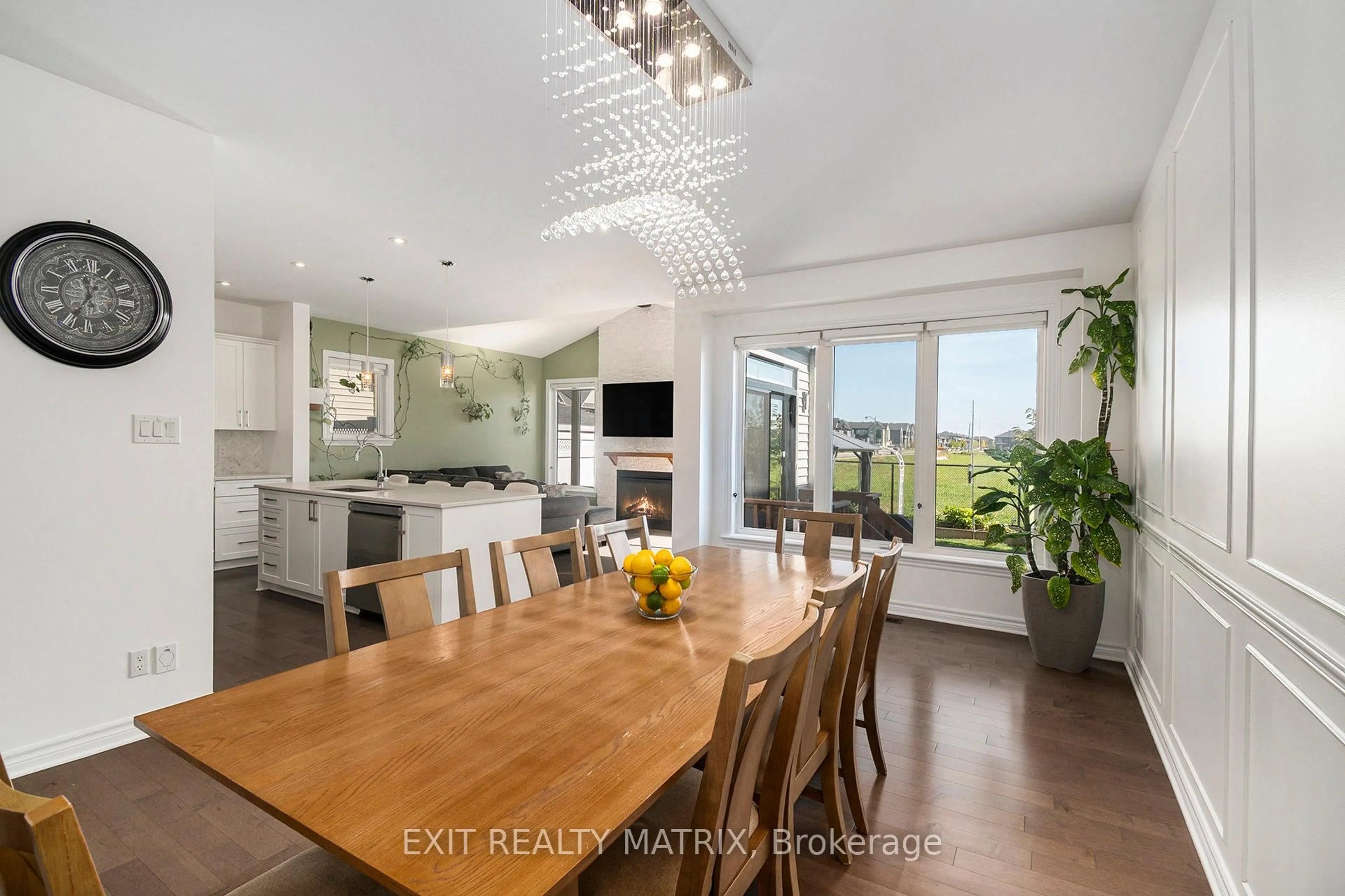 Open concept kitchen, wood/laminate floor for 132 LYNN VALLEY Terr, Orleans Ontario K1W 0L5
