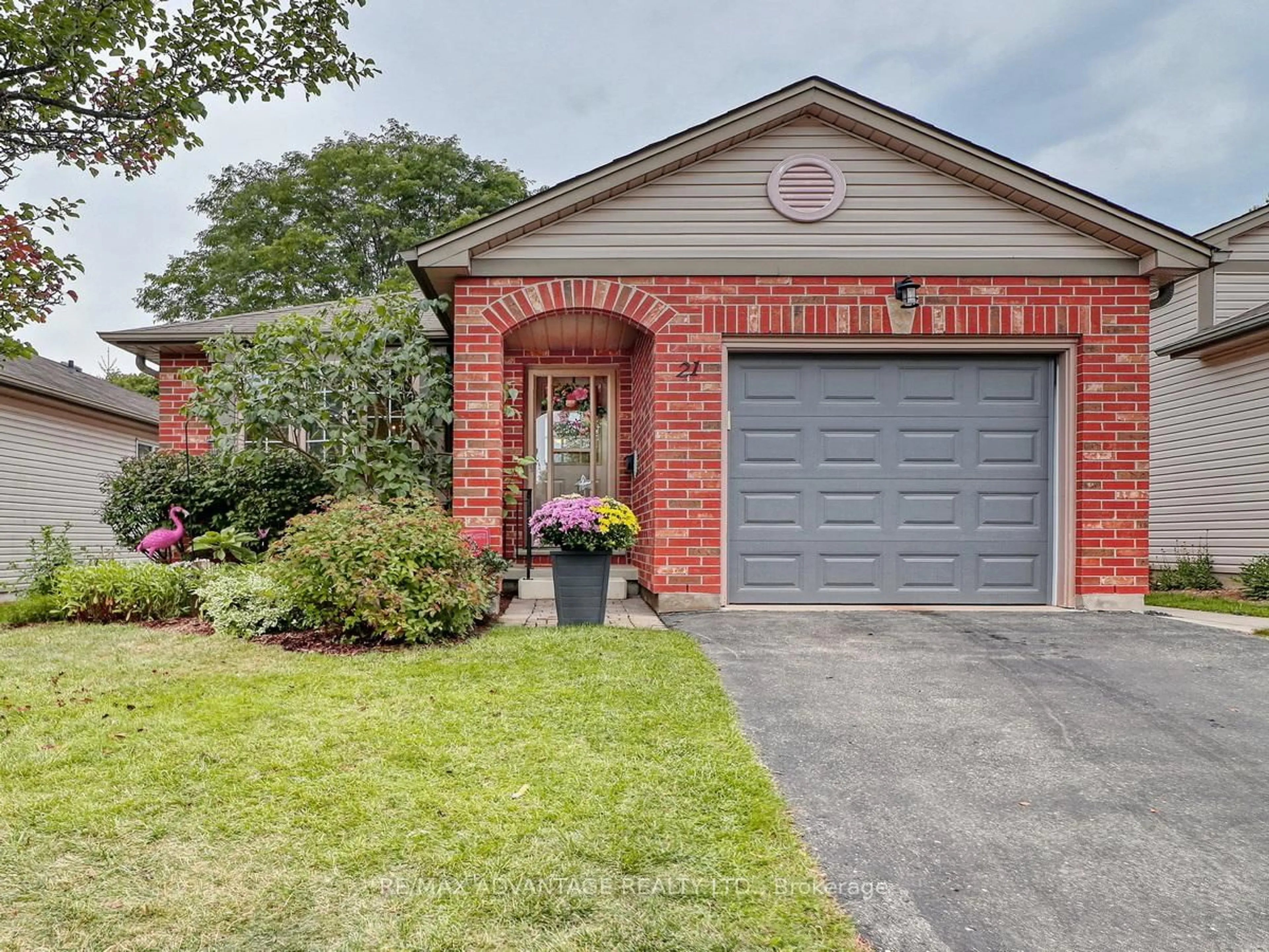 Home with brick exterior material, street for 59 PENNYBROOK Cres #21, London North Ontario N5X 4C3