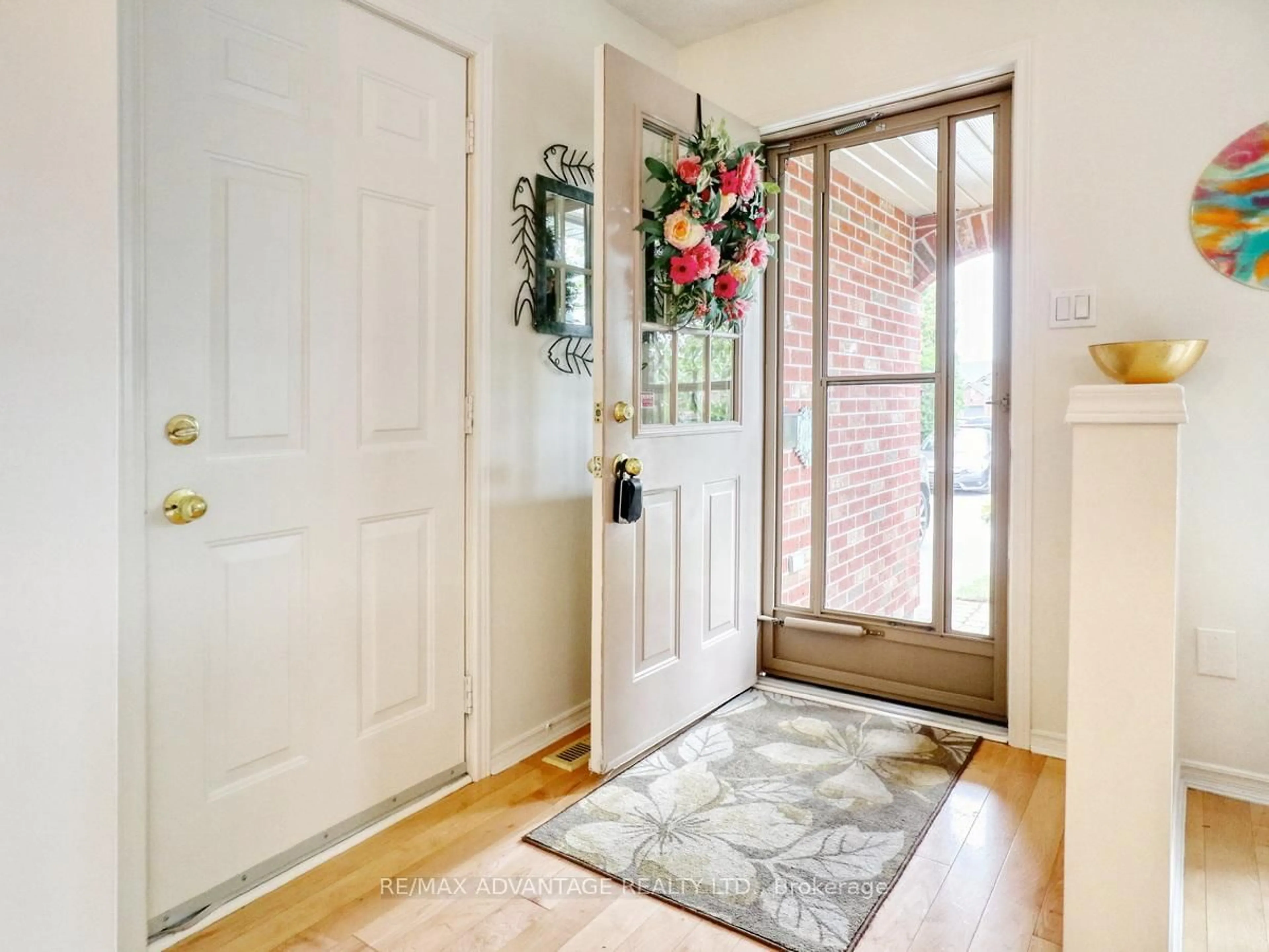 Indoor entryway for 59 PENNYBROOK Cres #21, London North Ontario N5X 4C3