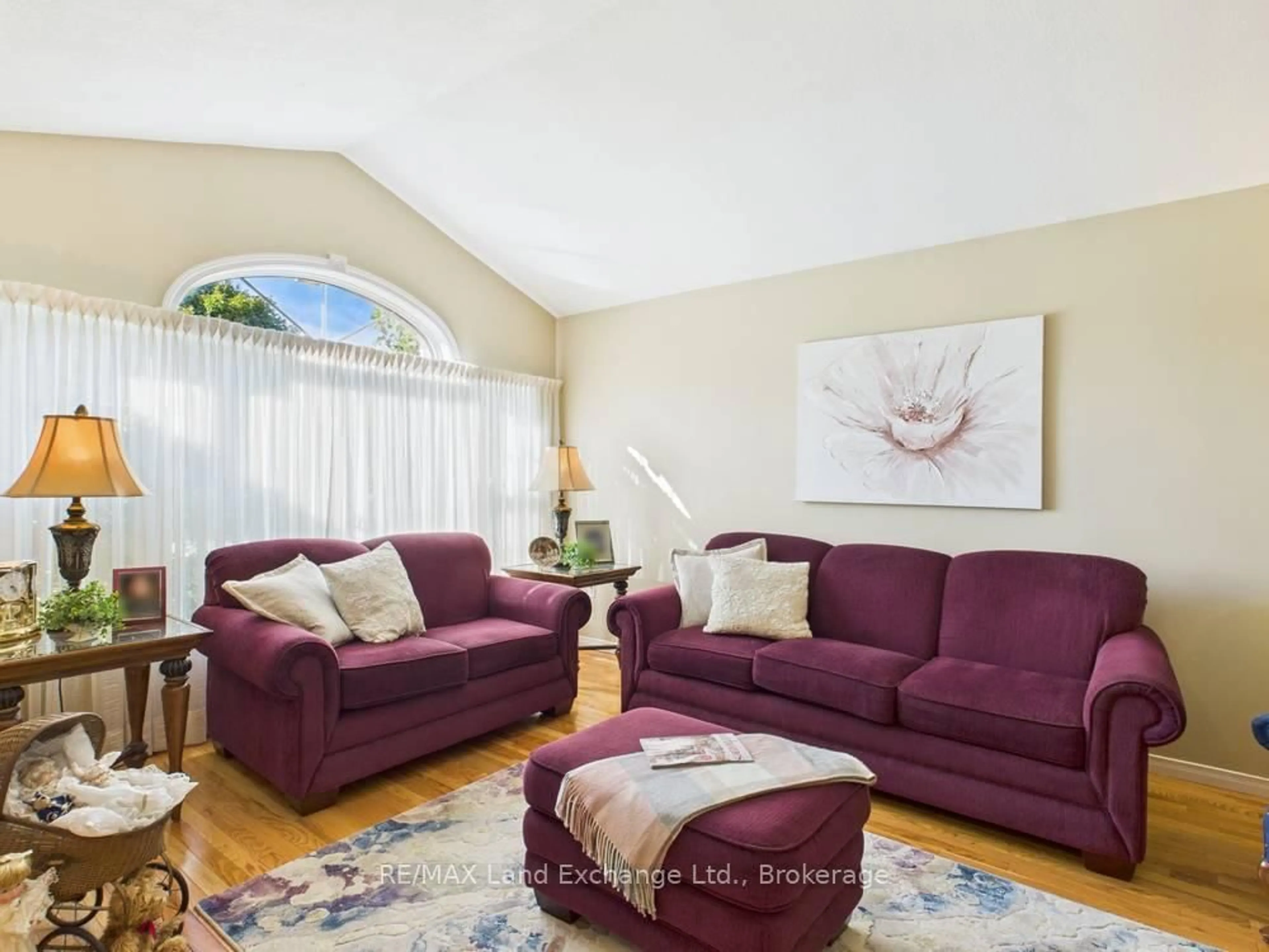 Living room with furniture, unknown for 415 Macdougall Dr, Kincardine Ontario N2Z 3A9