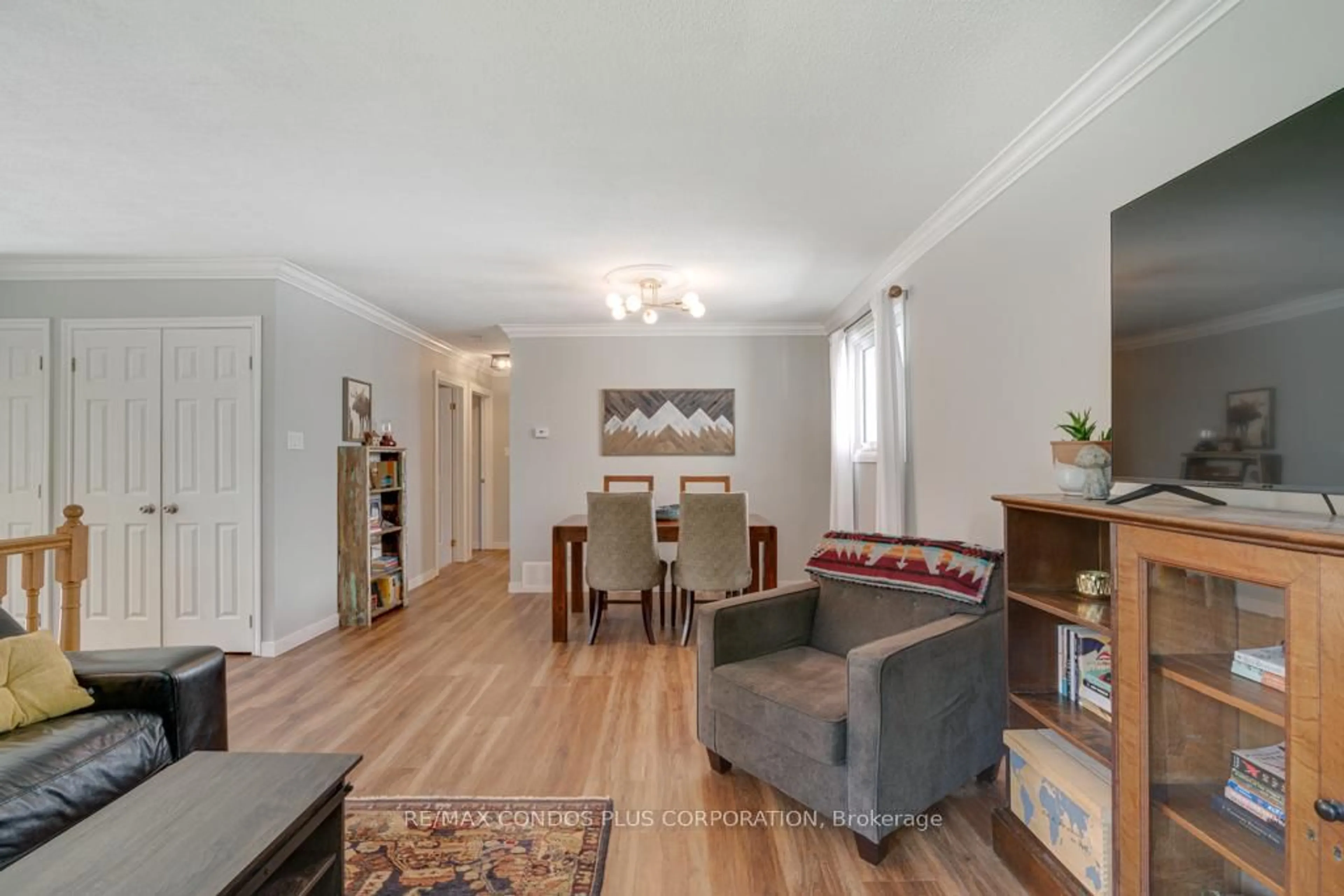 Living room with furniture, wood/laminate floor for 577 Mackechnie Cres, Cobourg Ontario K9A 4Y1