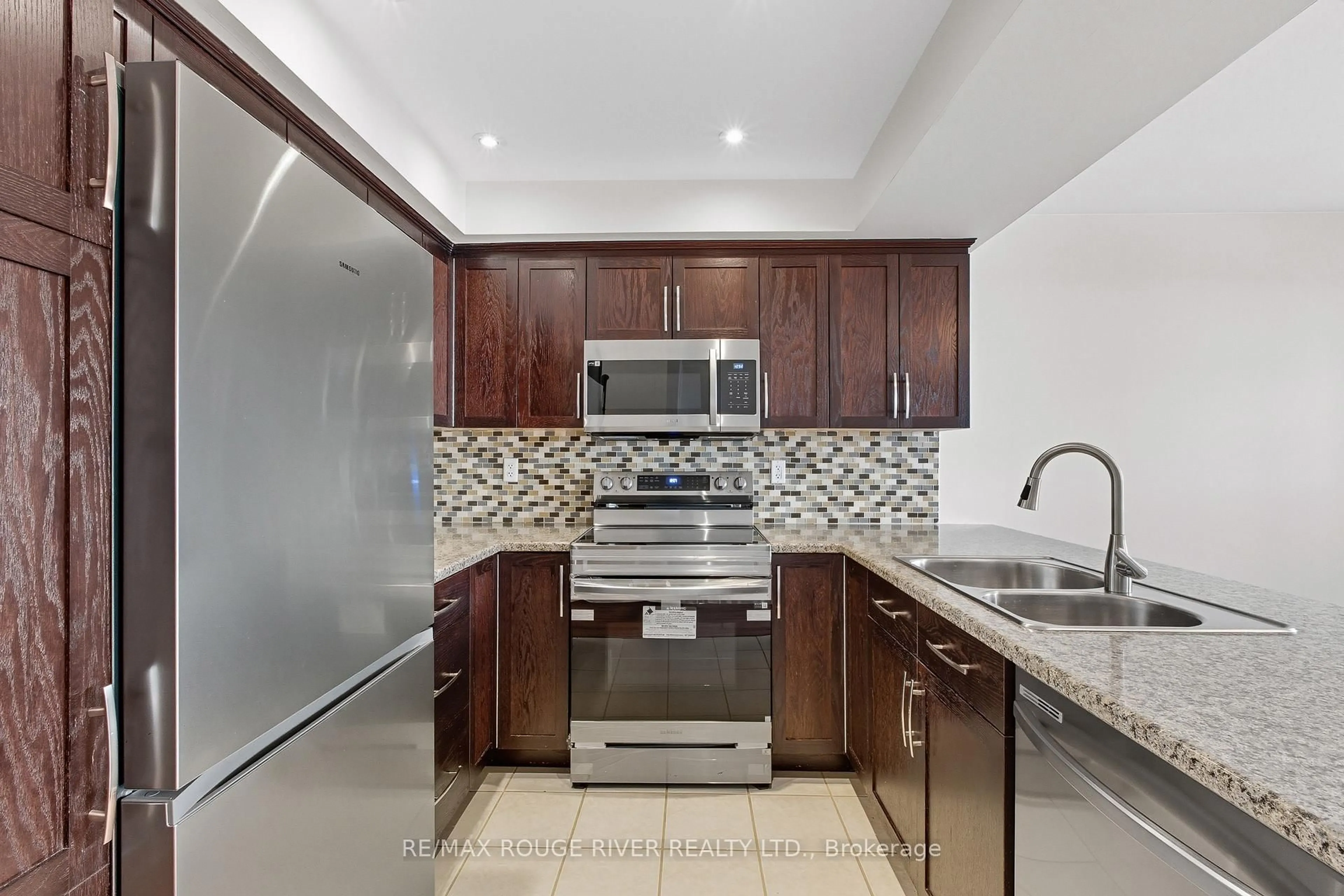 Standard kitchen, ceramic/tile floor for 72 Munroe St, Cobourg Ontario K9A 1C1