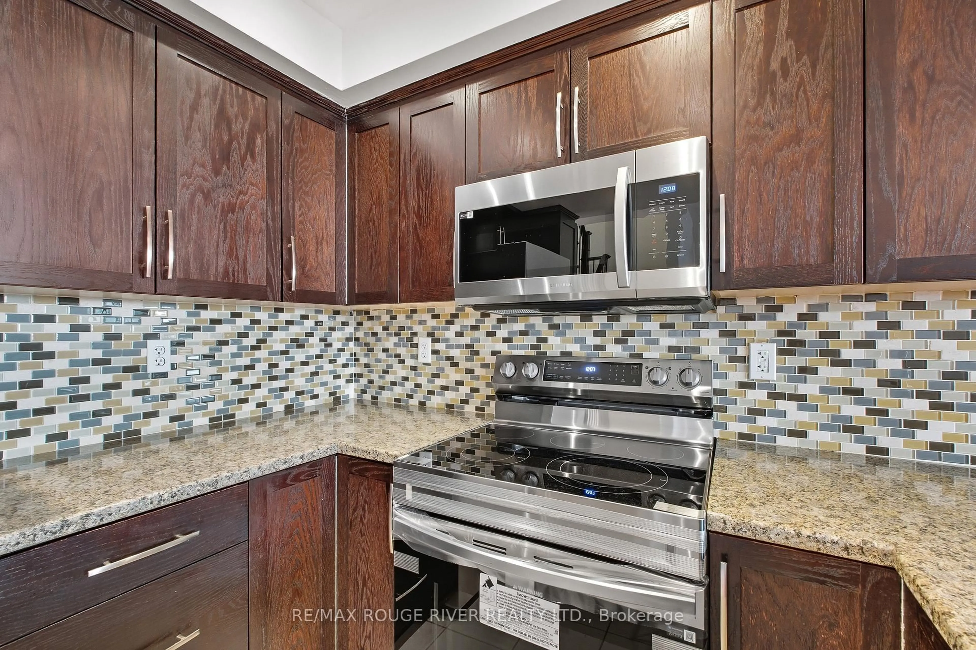 Standard kitchen, ceramic/tile floor for 72 Munroe St, Cobourg Ontario K9A 1C1