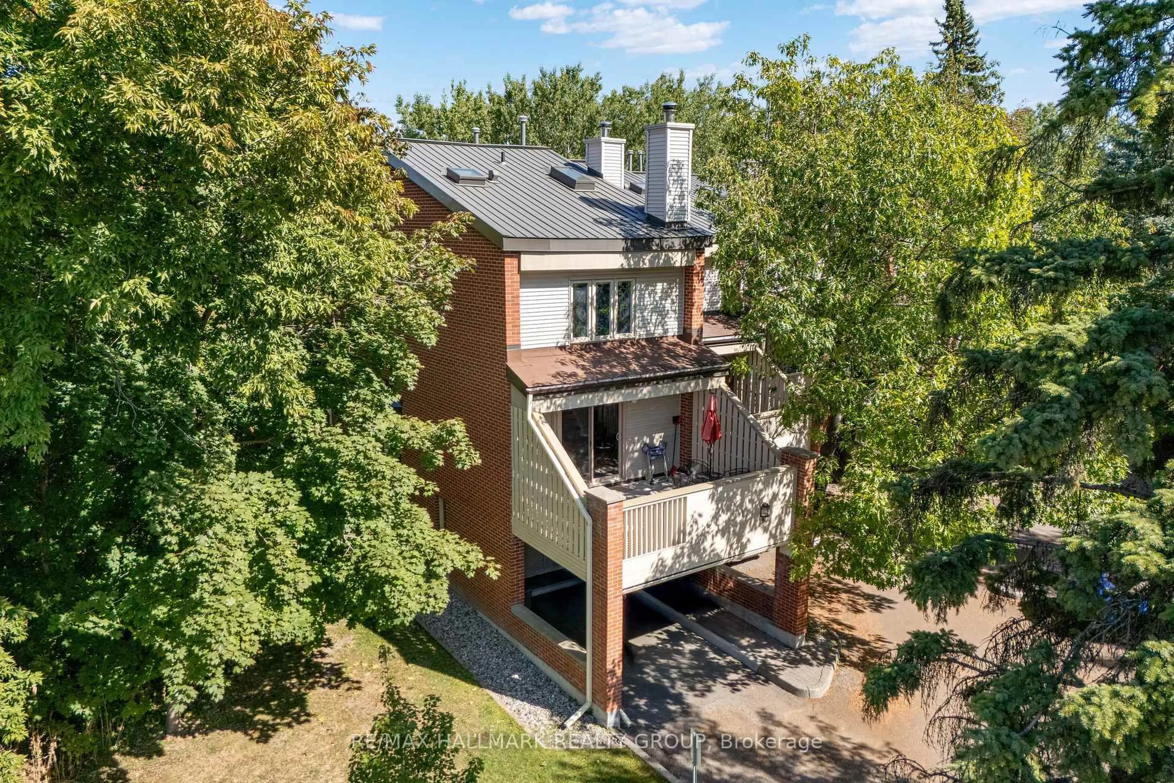 A pic from outside/outdoor area/front of a property/back of a property/a pic from drone, street for 60 Greenfield Ave #1, Ottawa Ontario K1S 0X7