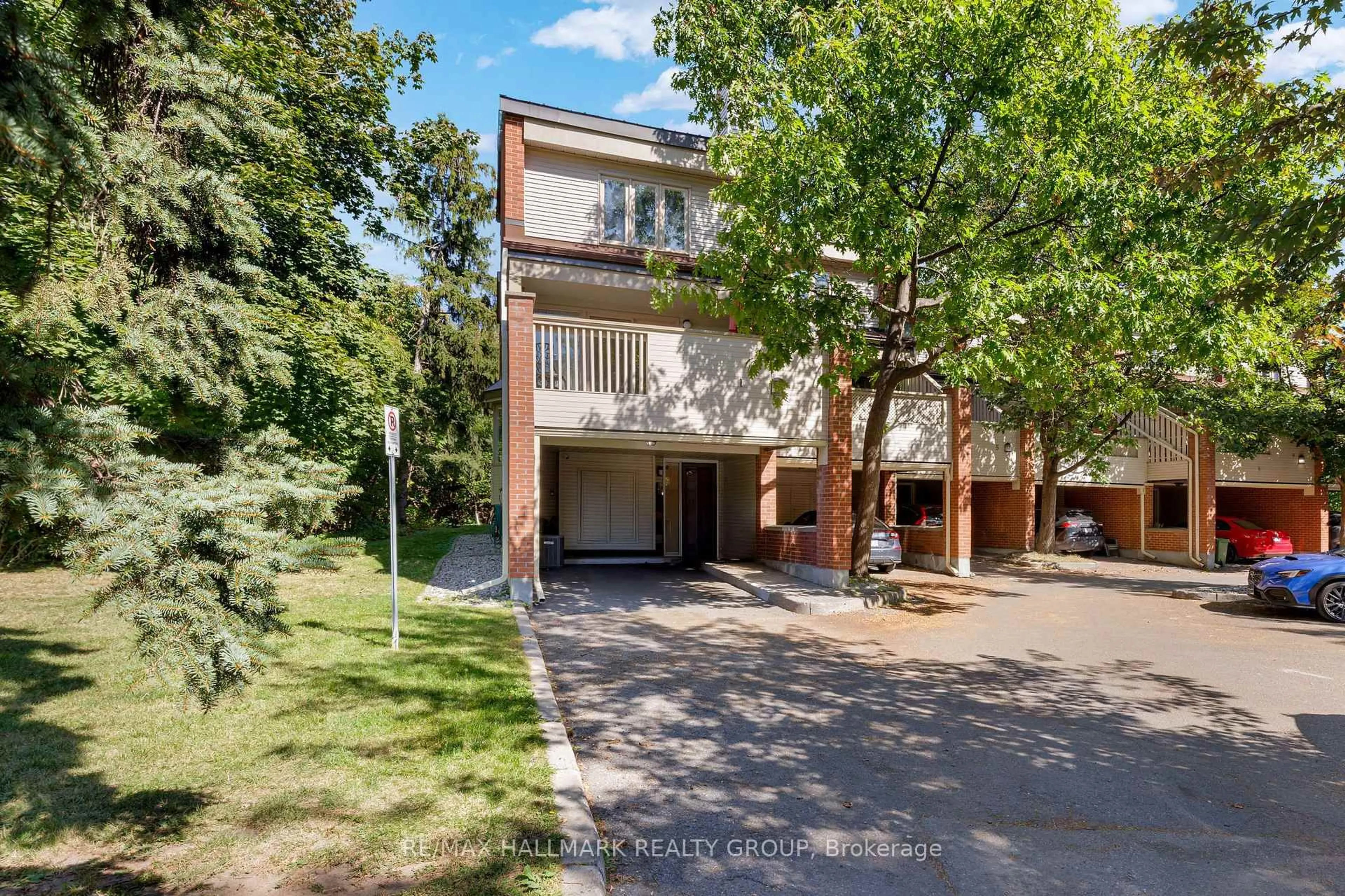 A pic from outside/outdoor area/front of a property/back of a property/a pic from drone, street for 60 Greenfield Ave #1, Ottawa Ontario K1S 0X7